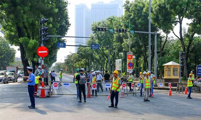 H&agrave; Nội tổ chức lại giao th&ocirc;ng n&uacute;t giao Kim M&atilde;, người d&acirc;n đi lại thế n&agrave;o?- Ảnh 1.