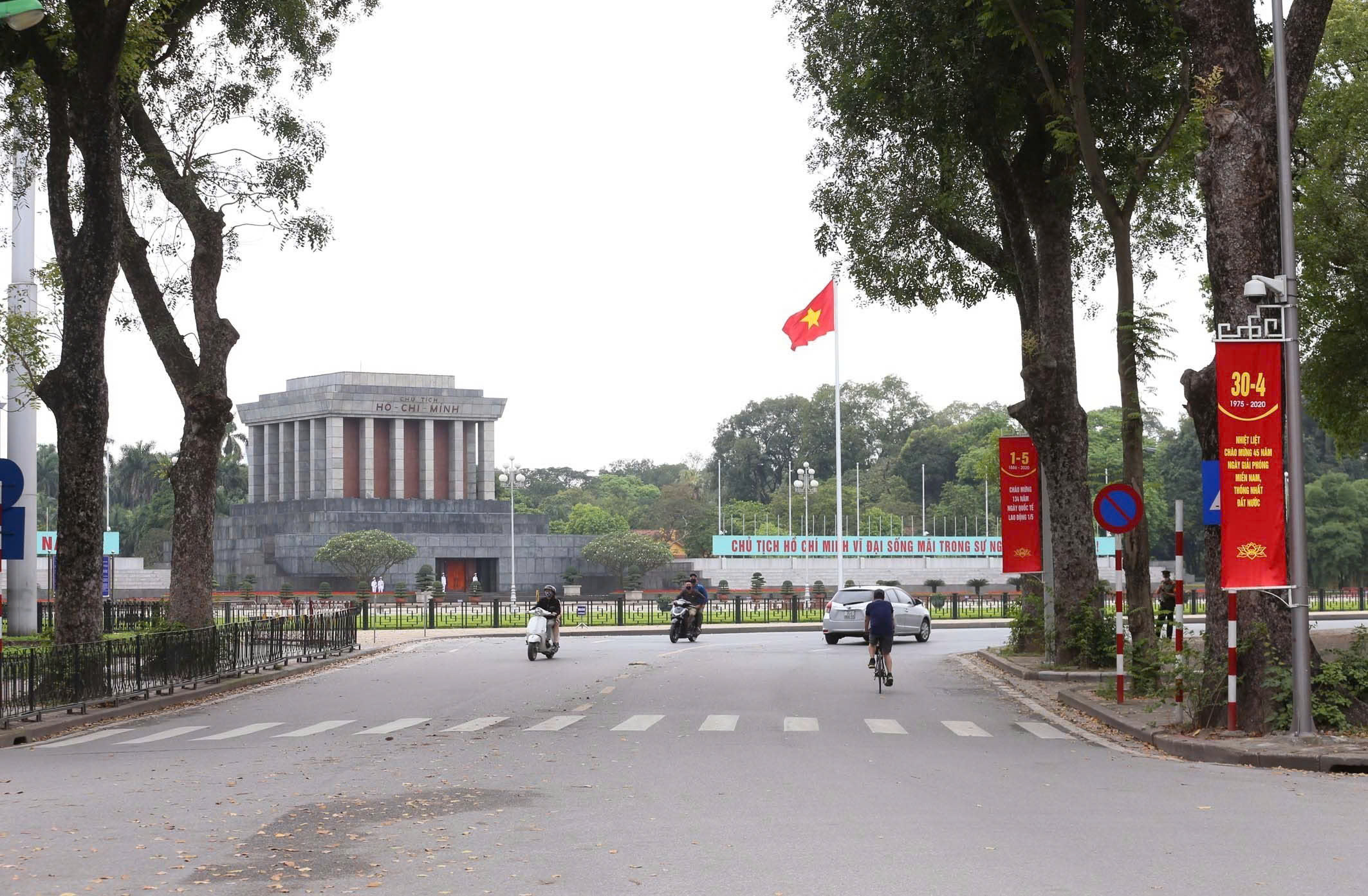 H&agrave; Nội tổ chức lại giao th&ocirc;ng phục vụ người d&acirc;n v&agrave;o Lăng viếng B&aacute;c- Ảnh 1.