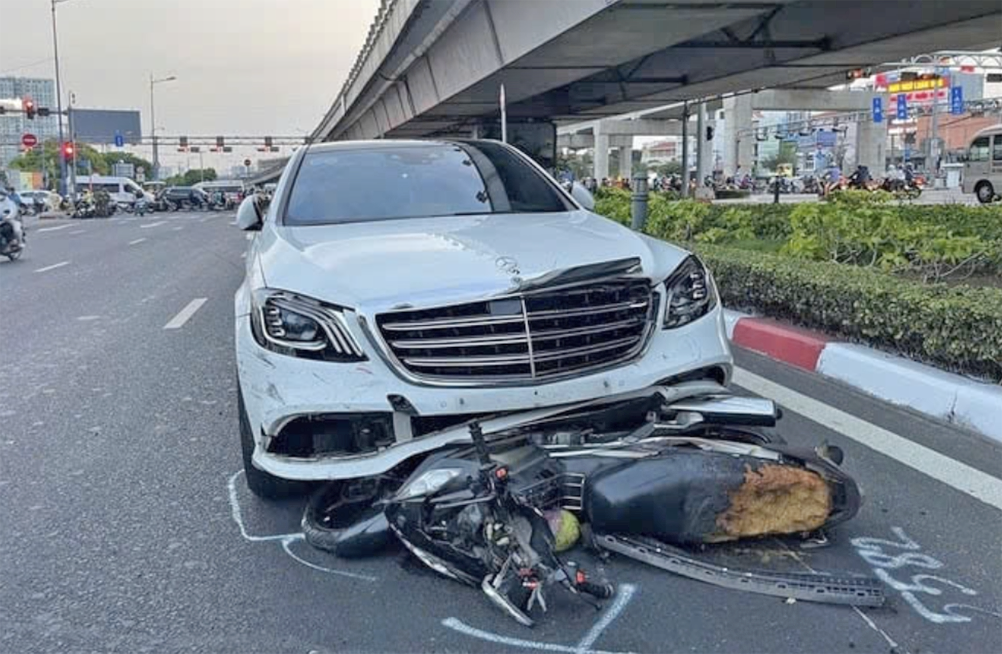 Cách nào giảm tai nạn do đạp nhầm chân ga?- Ảnh 1. Cách nào giảm tai nạn do đạp nhầm chân ga?- Ảnh 1.