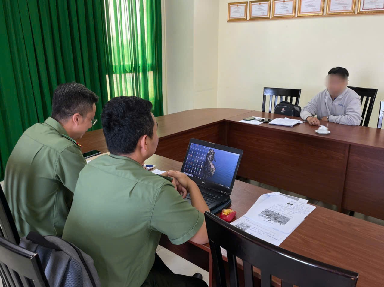 Đăng tin sai lệch về đại t&aacute; c&ocirc;ng an, một sinh vi&ecirc;n bị phạt 7,5 triệu đồng- Ảnh 1.