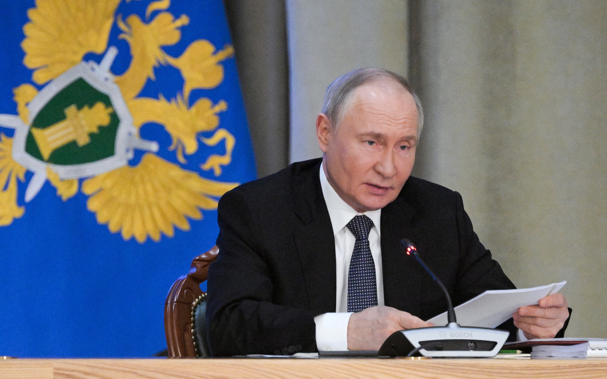 &Ocirc;ng Putin đề xuất th&agrave;nh lập ch&iacute;nh quyền l&acirc;m thời ở Ukraine