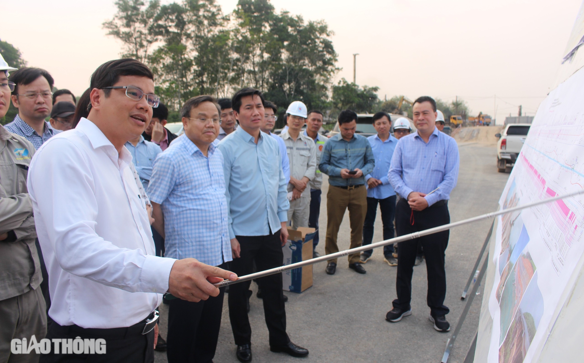 Cao tốc Vạn Ninh - Cam Lộ: Gỡ vướng mặt bằng, nỗ lực th&ocirc;ng tuyến ch&iacute;nh v&agrave;o 30/4- Ảnh 4.