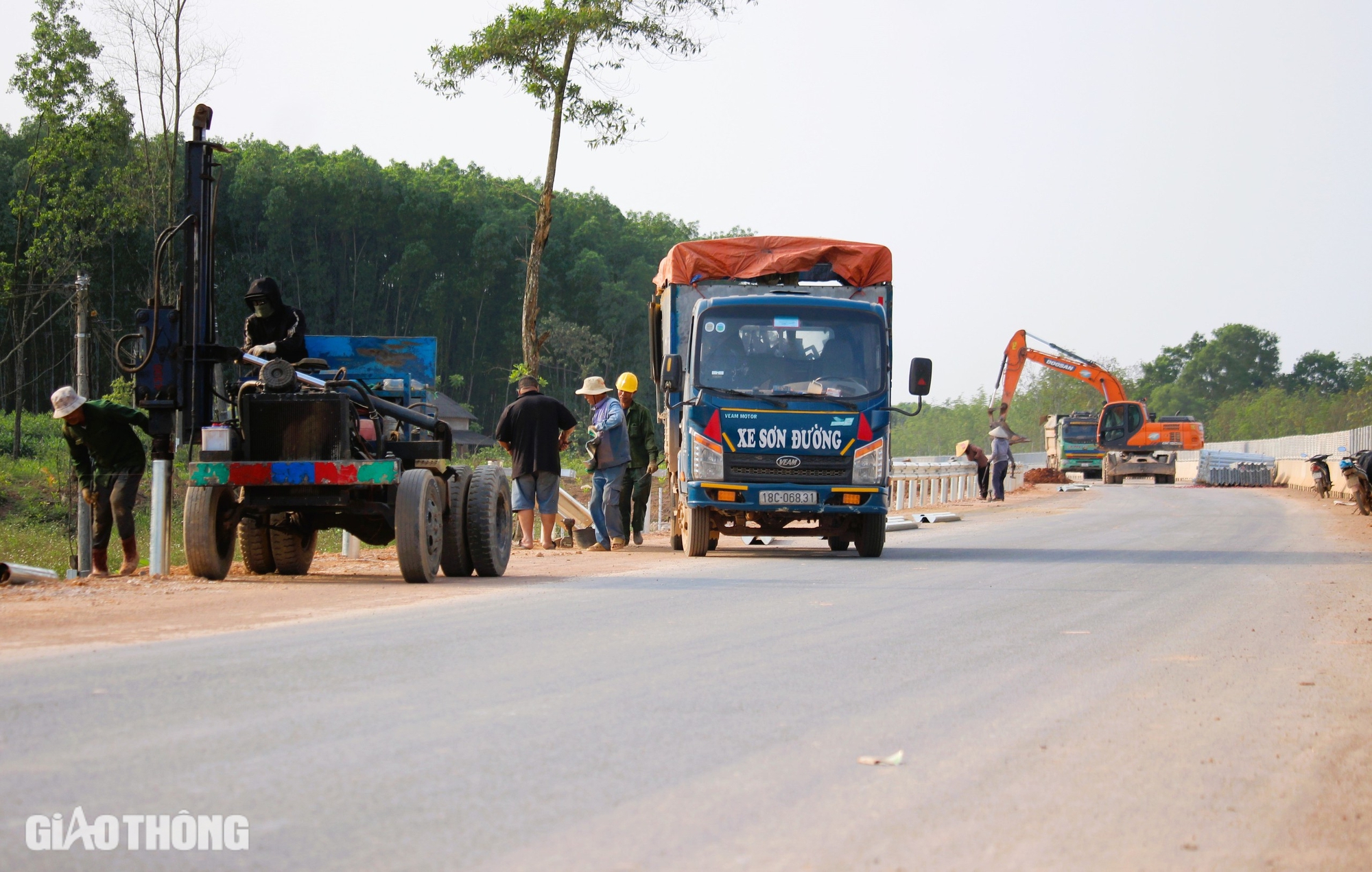 Cao tốc Vạn Ninh - Cam Lộ: Gỡ vướng mặt bằng, nỗ lực th&ocirc;ng tuyến ch&iacute;nh v&agrave;o 30/4- Ảnh 5.