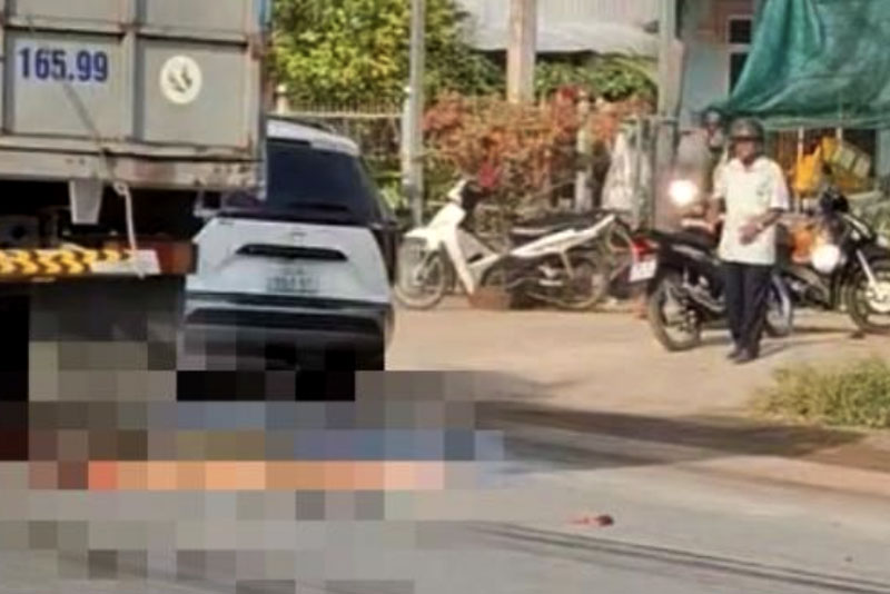 Hiện trường vụ tai nạn khiến chị M tử vong tại chỗ.