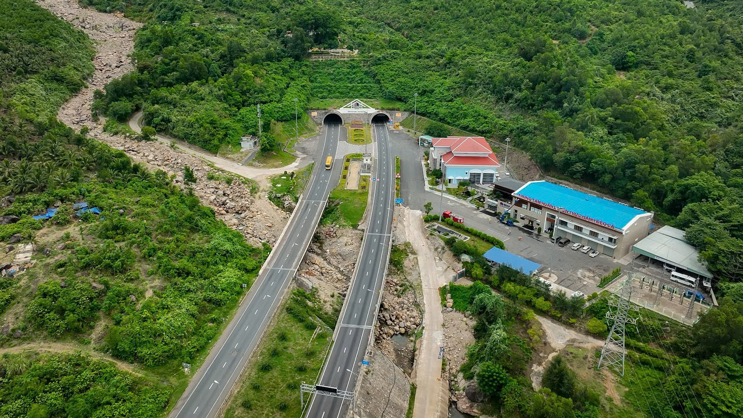 Cách nào "cởi trói" cho trái phiếu hạ tầng giao thông?- Ảnh 1. Cách nào "cởi trói" cho trái phiếu hạ tầng giao thông?- Ảnh 1.