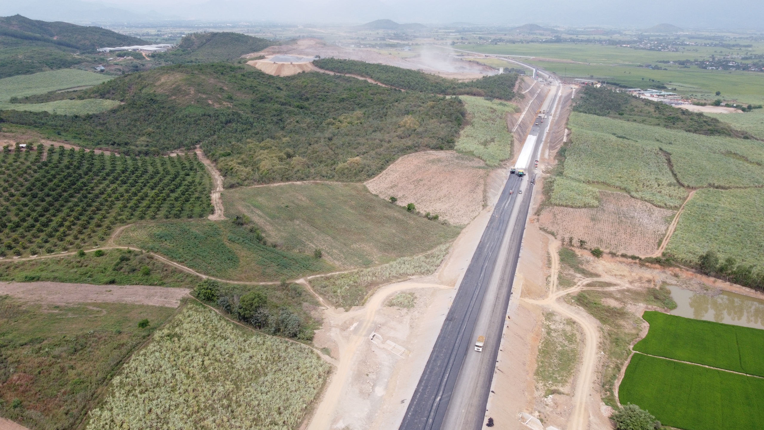 Cao tốc Kh&aacute;nh H&ograve;a - Bu&ocirc;n Ma Thuột: Vượt kh&oacute;, chạy đua tiến độ- Ảnh 5.