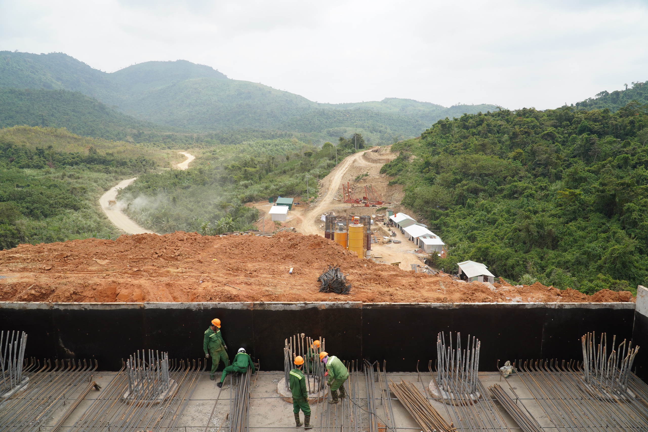 Cao tốc Kh&aacute;nh H&ograve;a - Bu&ocirc;n Ma Thuột: Vượt kh&oacute;, chạy đua tiến độ- Ảnh 12.