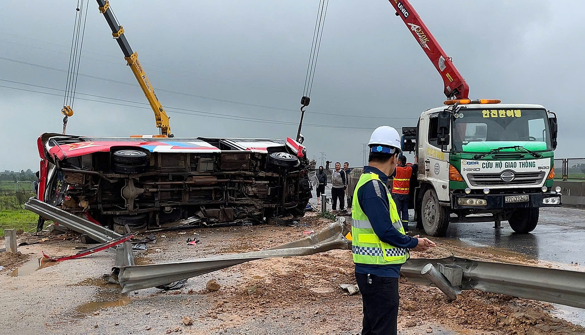 Cao tốc Nghi Sơn - Diễn Ch&acirc;u th&ocirc;ng xe trở lại cả hai l&agrave;n đường- Ảnh 2.