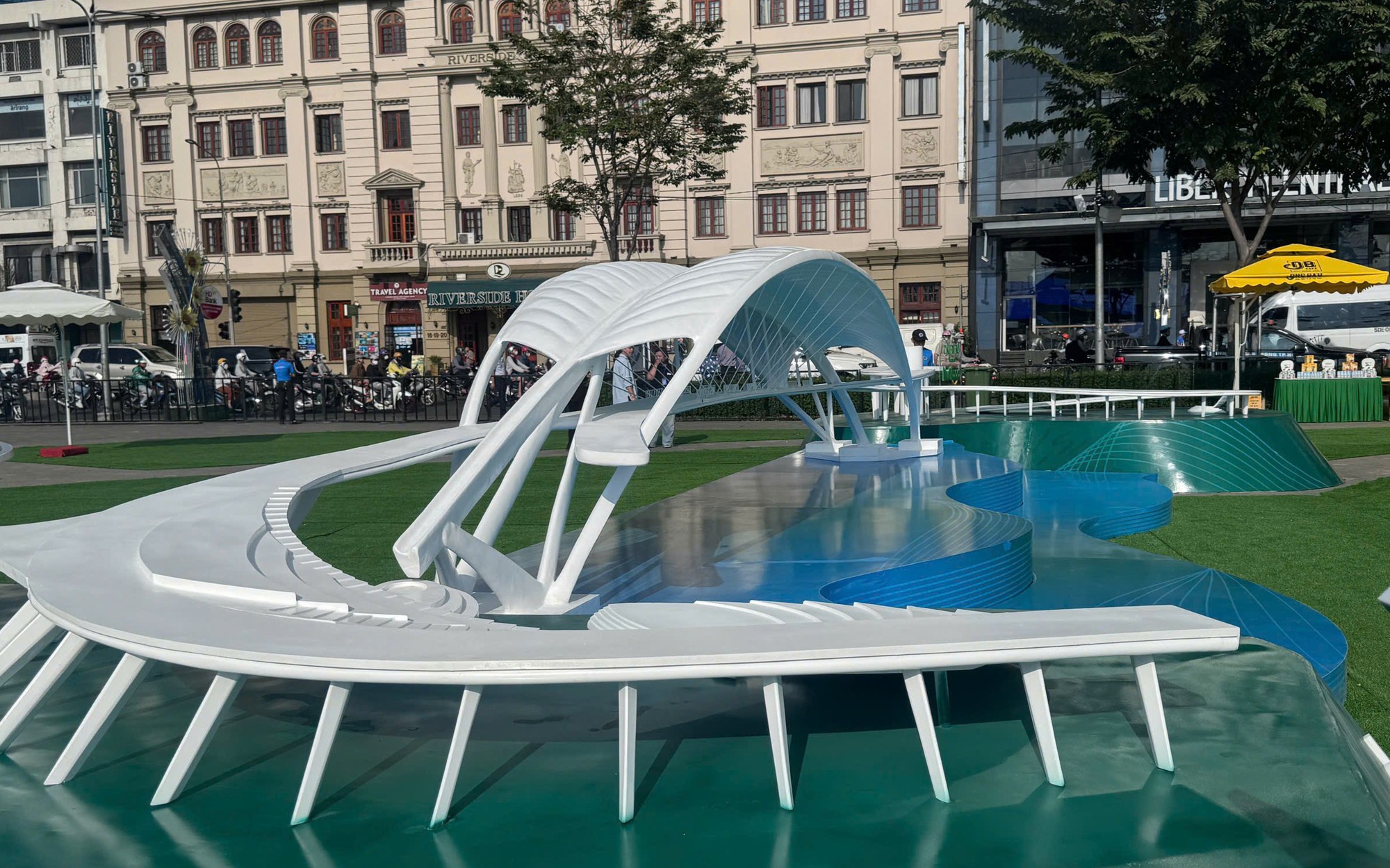 Khởi c&ocirc;ng cầu đi bộ 1.000 tỷ qua s&ocirc;ng S&agrave;i G&ograve;n