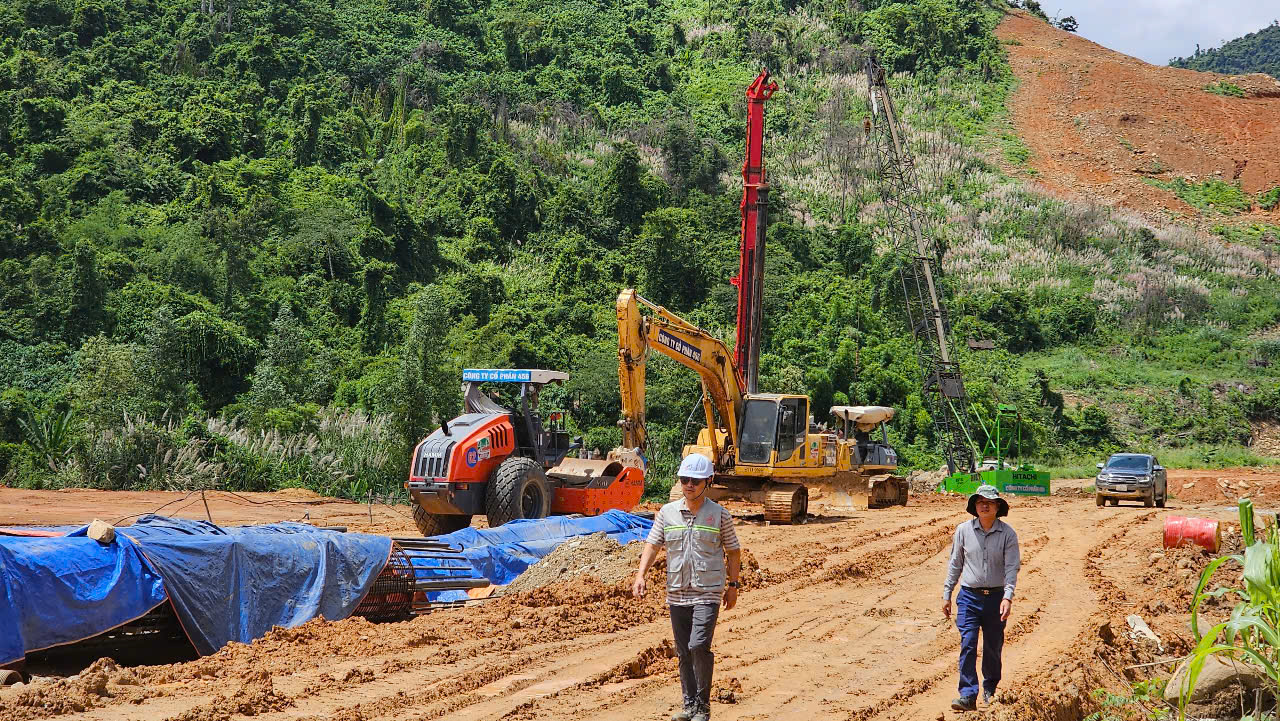 Cao tốc Kh&aacute;nh H&ograve;a - Bu&ocirc;n Ma Thuột: Vượt kh&oacute;, chạy đua tiến độ- Ảnh 1.