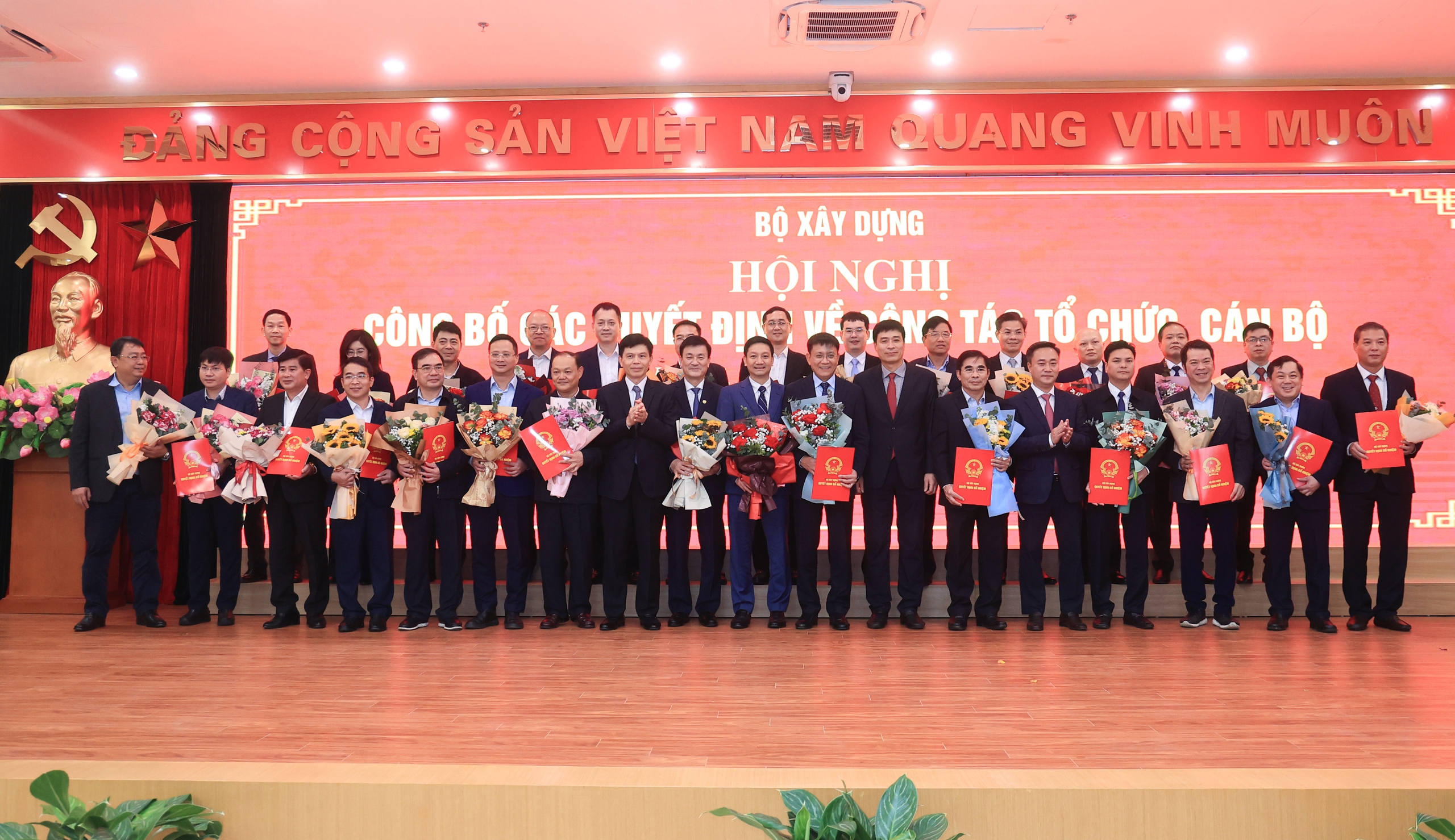 Bổ nhiệm 142 l&atilde;nh đạo c&aacute;c đơn vị thuộc Bộ X&acirc;y dựng- Ảnh 4.