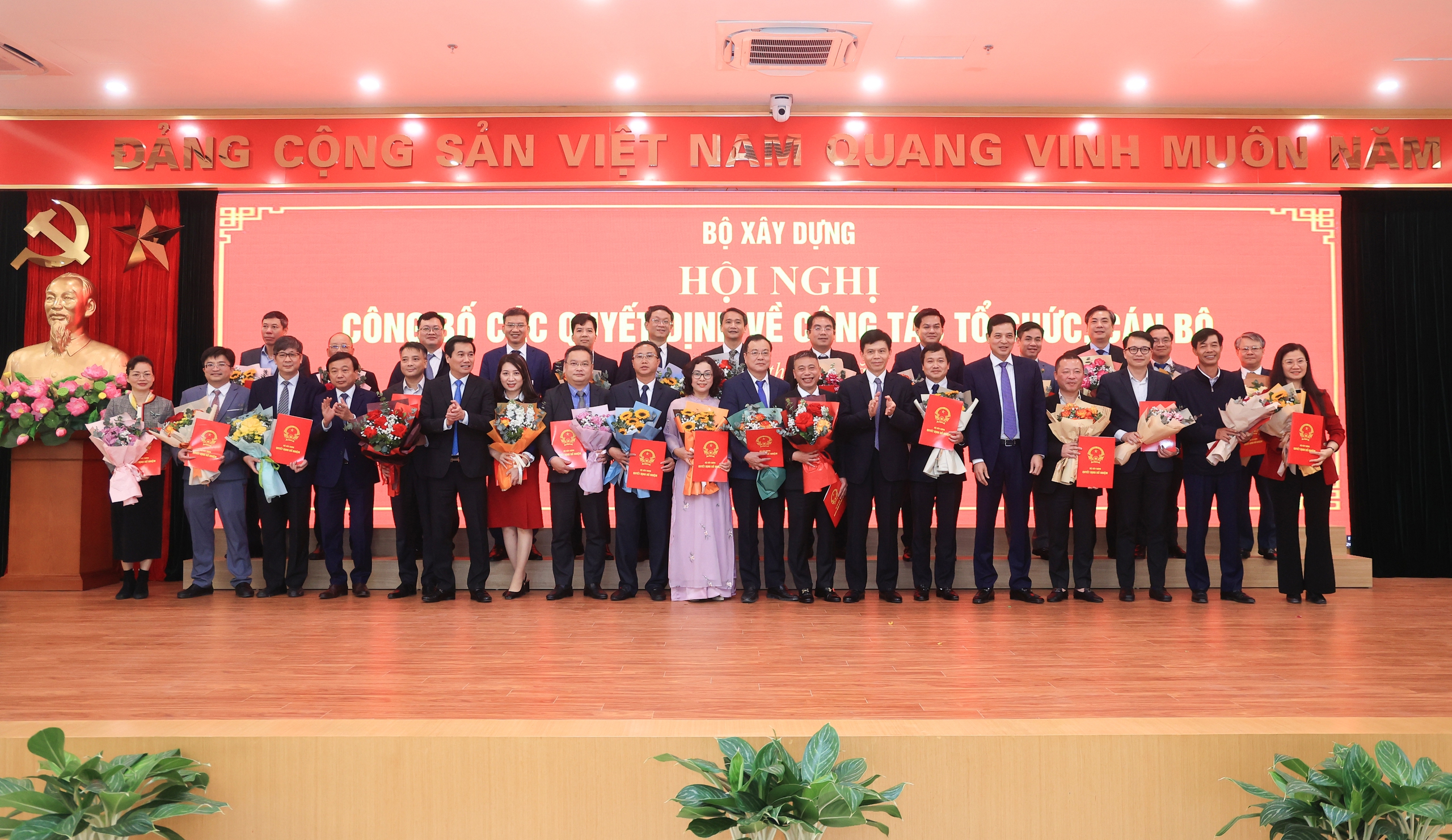 Bổ nhiệm 142 l&atilde;nh đạo c&aacute;c đơn vị thuộc Bộ X&acirc;y dựng- Ảnh 3.