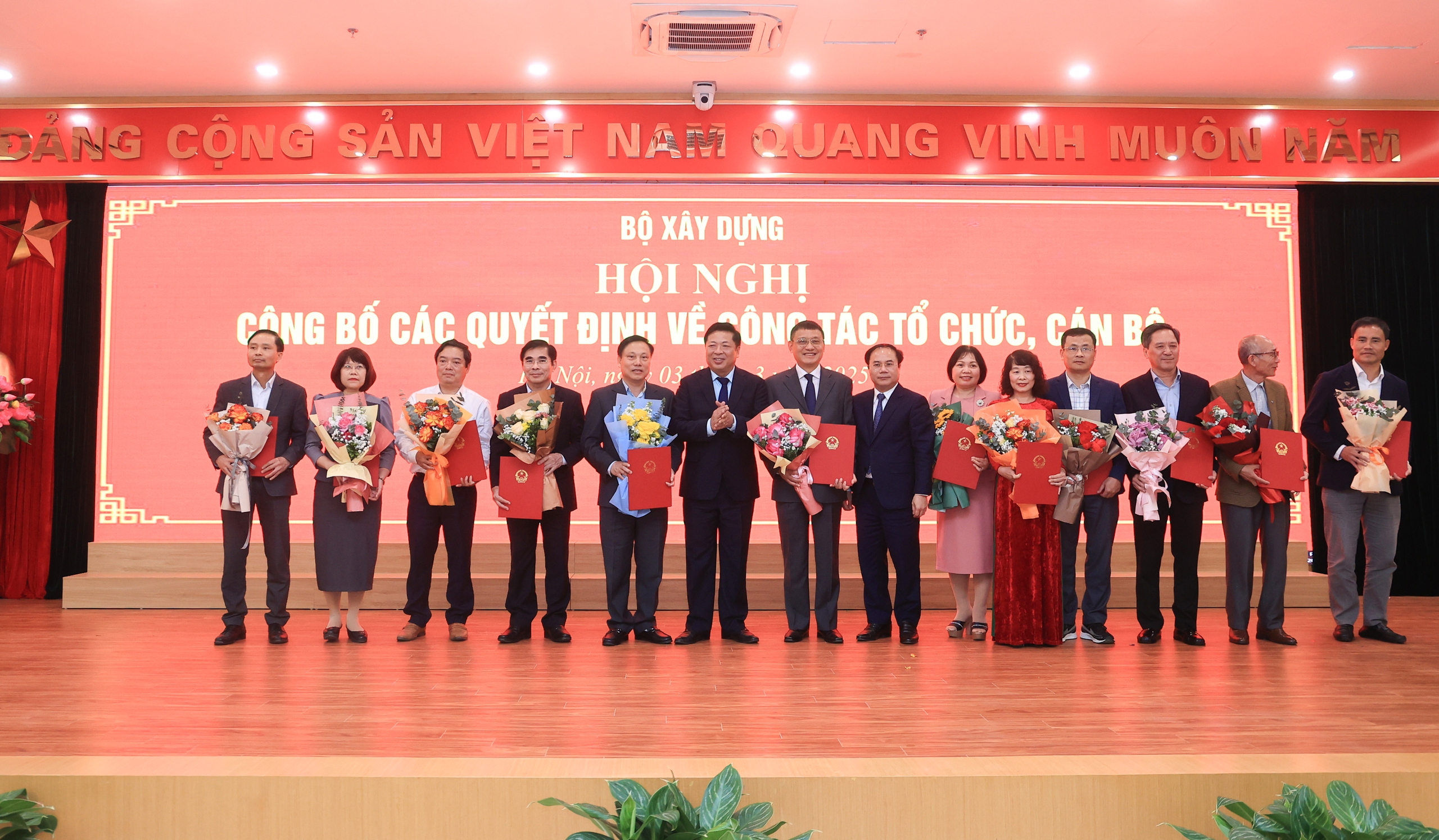 Bổ nhiệm 142 l&atilde;nh đạo c&aacute;c đơn vị thuộc Bộ X&acirc;y dựng- Ảnh 7.