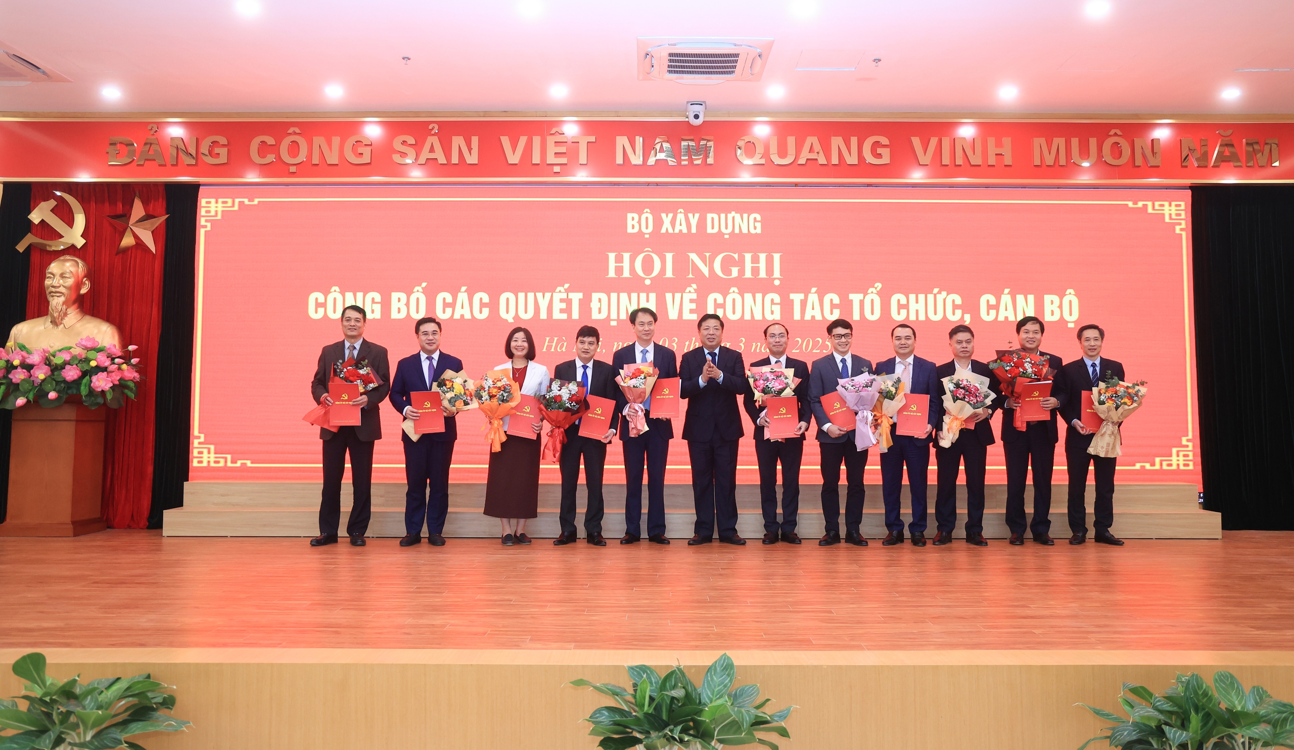 Bộ trưởng Bộ X&acirc;y dựng: Ph&aacute;t huy t&iacute;nh ti&ecirc;n phong, gương mẫu ở tổ chức đảng mới th&agrave;nh lập- Ảnh 6.