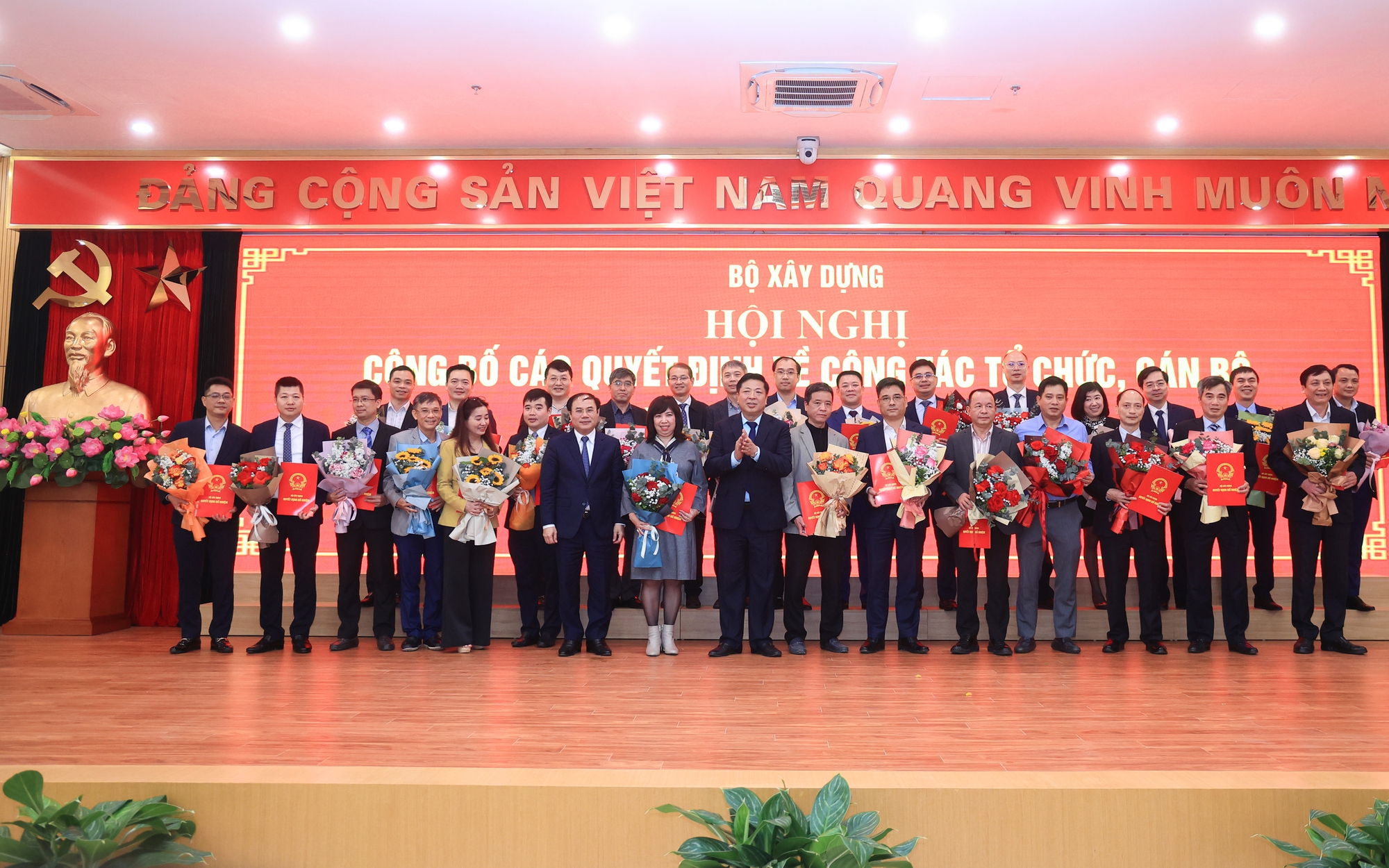 Bổ nhiệm 142 l&atilde;nh đạo c&aacute;c đơn vị thuộc Bộ X&acirc;y dựng