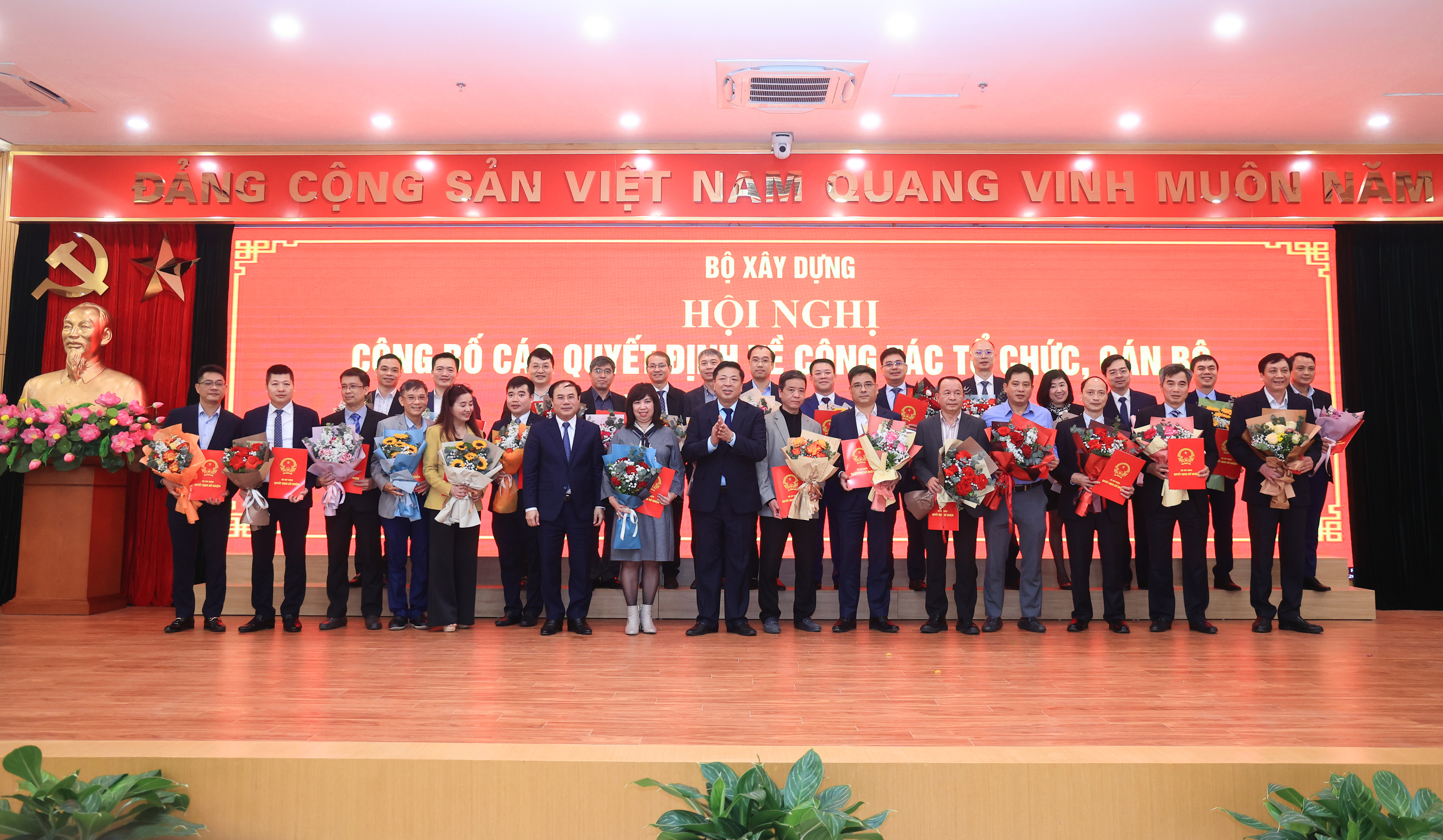 Bổ nhiệm 142 l&atilde;nh đạo c&aacute;c đơn vị thuộc Bộ X&acirc;y dựng- Ảnh 2.