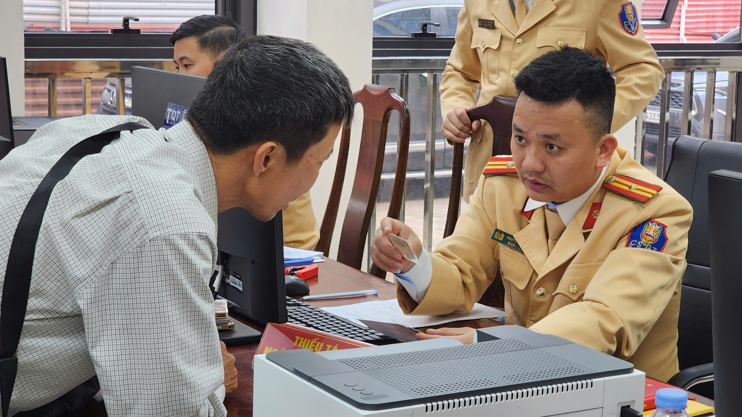 Cấp đổi GPLX th&ocirc;ng suốt tại c&aacute;c địa phương- Ảnh 7.