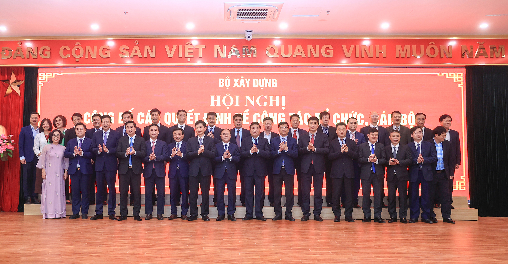 Bộ trưởng Bộ X&acirc;y dựng Trần Hồng Minh: Ổn định bộ m&aacute;y, bắt tay ngay v&agrave;o c&ocirc;ng việc- Ảnh 2.