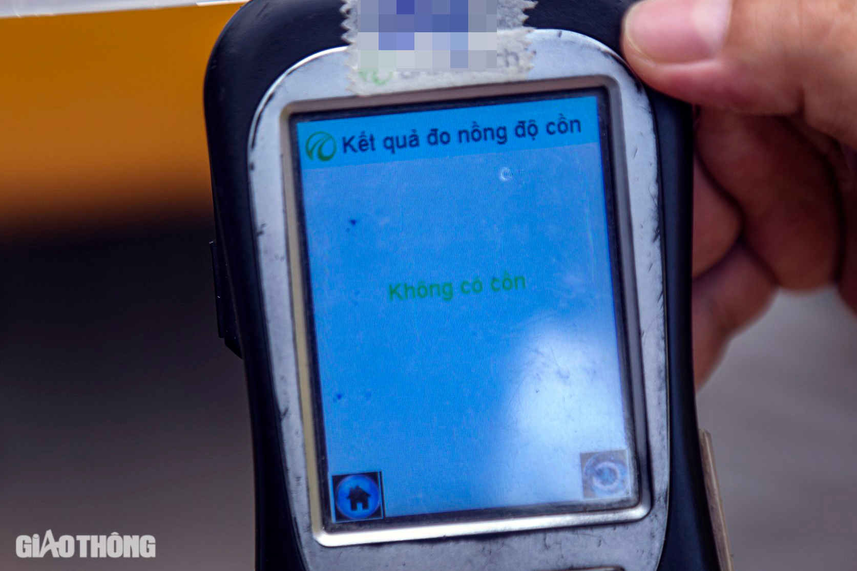 Vi phạm nồng độ cồn kịch khung, t&agrave;i xế "dọa" bỏ xe m&aacute;y v&agrave; từ chối lấy bi&ecirc;n bản- Ảnh 8.