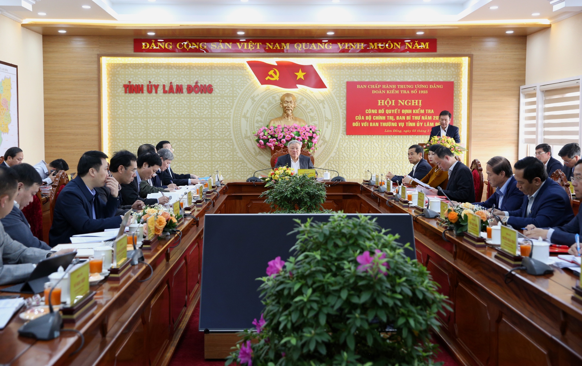 Phó Thủ tướng Nguyễn Hòa Bình: Lâm Đồng cần khơi thông nguồn lực để tạo bứt phá- Ảnh 2. Phó Thủ tướng Nguyễn Hòa Bình: Lâm Đồng cần khơi thông nguồn lực để tạo bứt phá- Ảnh 2.