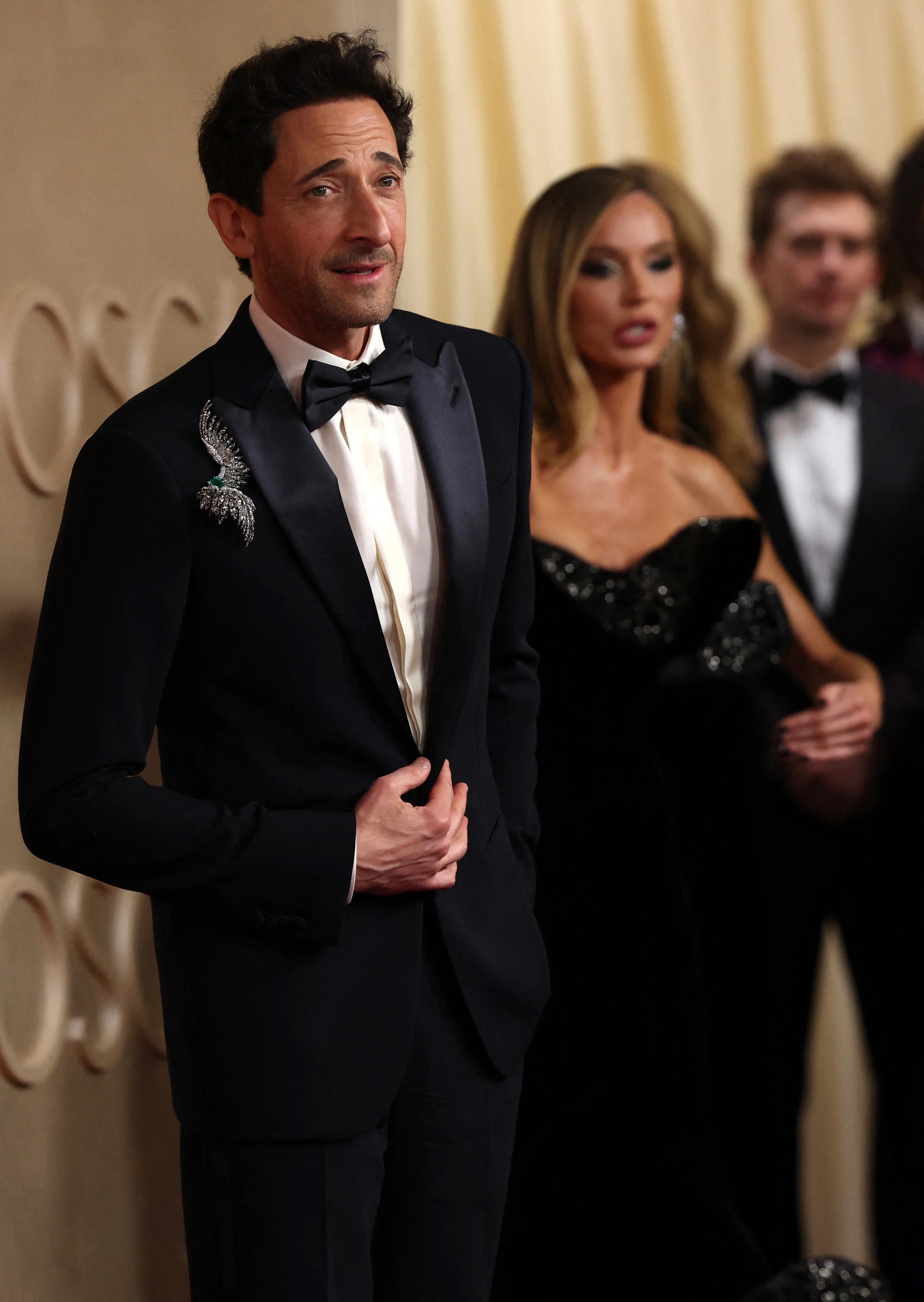 Lisa (BlackPink) mặc k&iacute;n đ&aacute;o, Selena Gomez hở bạo tr&ecirc;n thảm đỏ Oscar 2025- Ảnh 14.