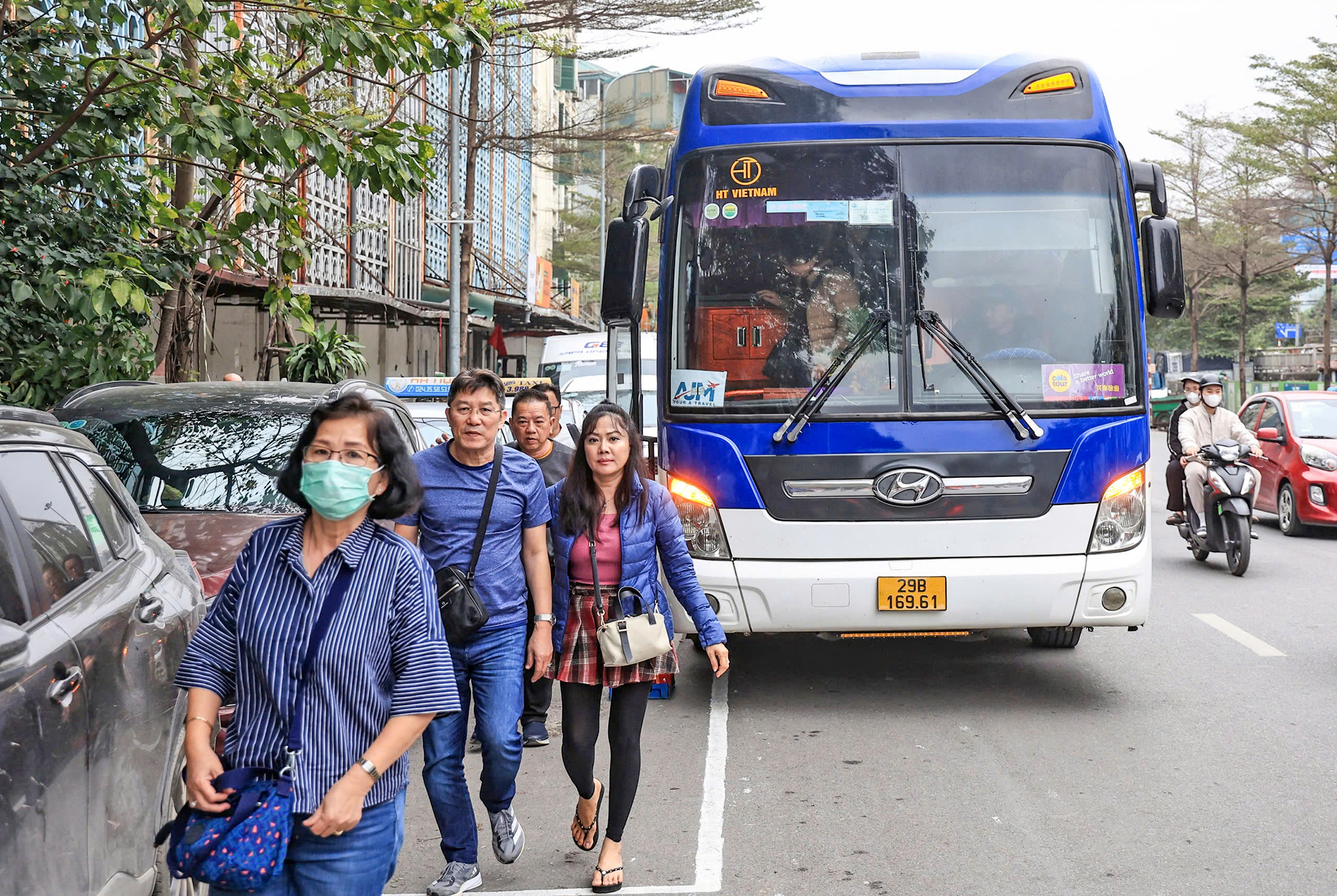 Hà Nội: Hạn chế xe trên 16 chỗ, phố cổ hết cảnh ùn tắc- Ảnh 1. Hà Nội: Hạn chế xe trên 16 chỗ, phố cổ hết cảnh ùn tắc- Ảnh 1.