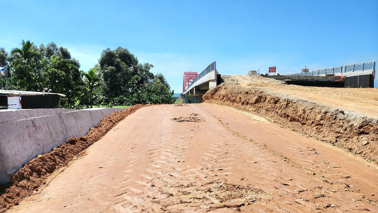 Th&ocirc;ng mặt bằng, nh&agrave; thầu tăng tốc thi c&ocirc;ng cầu 850 tỷ ở Quảng Ng&atilde;i- Ảnh 6.