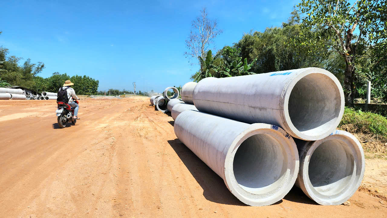 Th&ocirc;ng mặt bằng, nh&agrave; thầu tăng tốc thi c&ocirc;ng cầu 850 tỷ ở Quảng Ng&atilde;i- Ảnh 13.