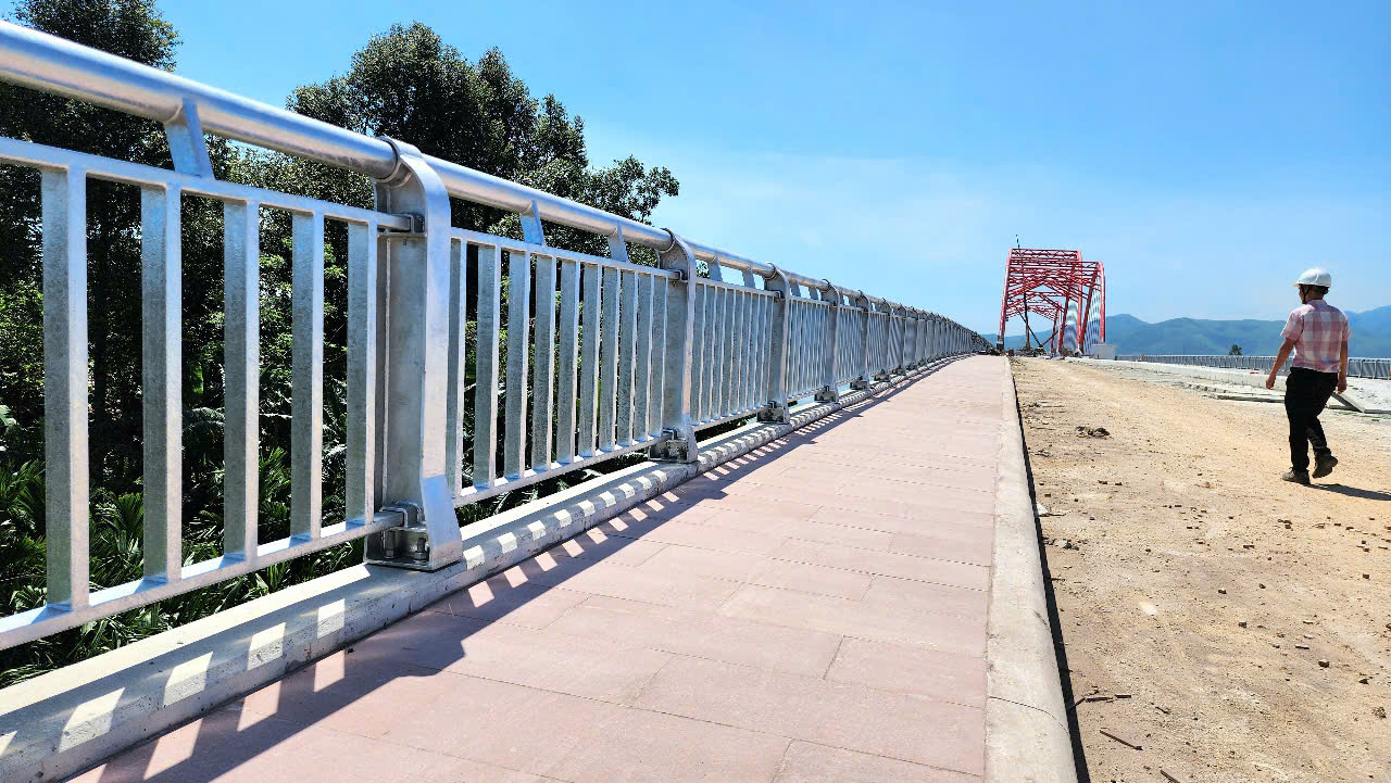 Th&ocirc;ng mặt bằng, nh&agrave; thầu tăng tốc thi c&ocirc;ng cầu 850 tỷ ở Quảng Ng&atilde;i- Ảnh 14.
