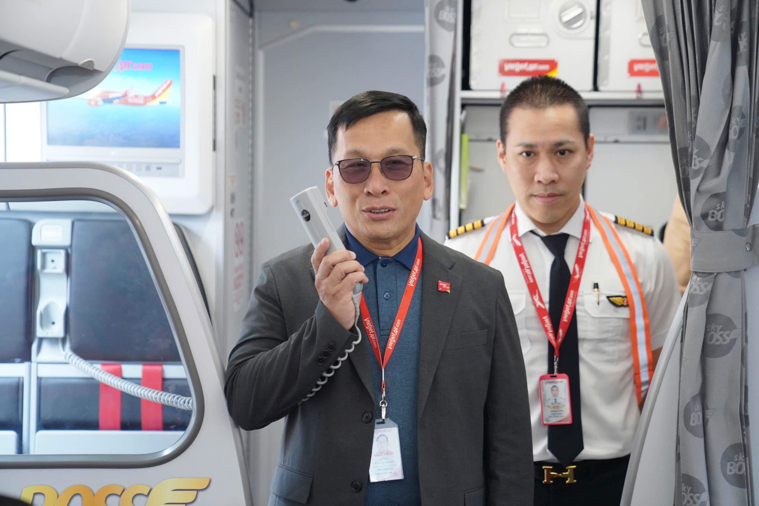 Vietjet đưa đo&agrave;n cứu trợ của Việt Nam sang Myanmar sau động đất- Ảnh 8.
