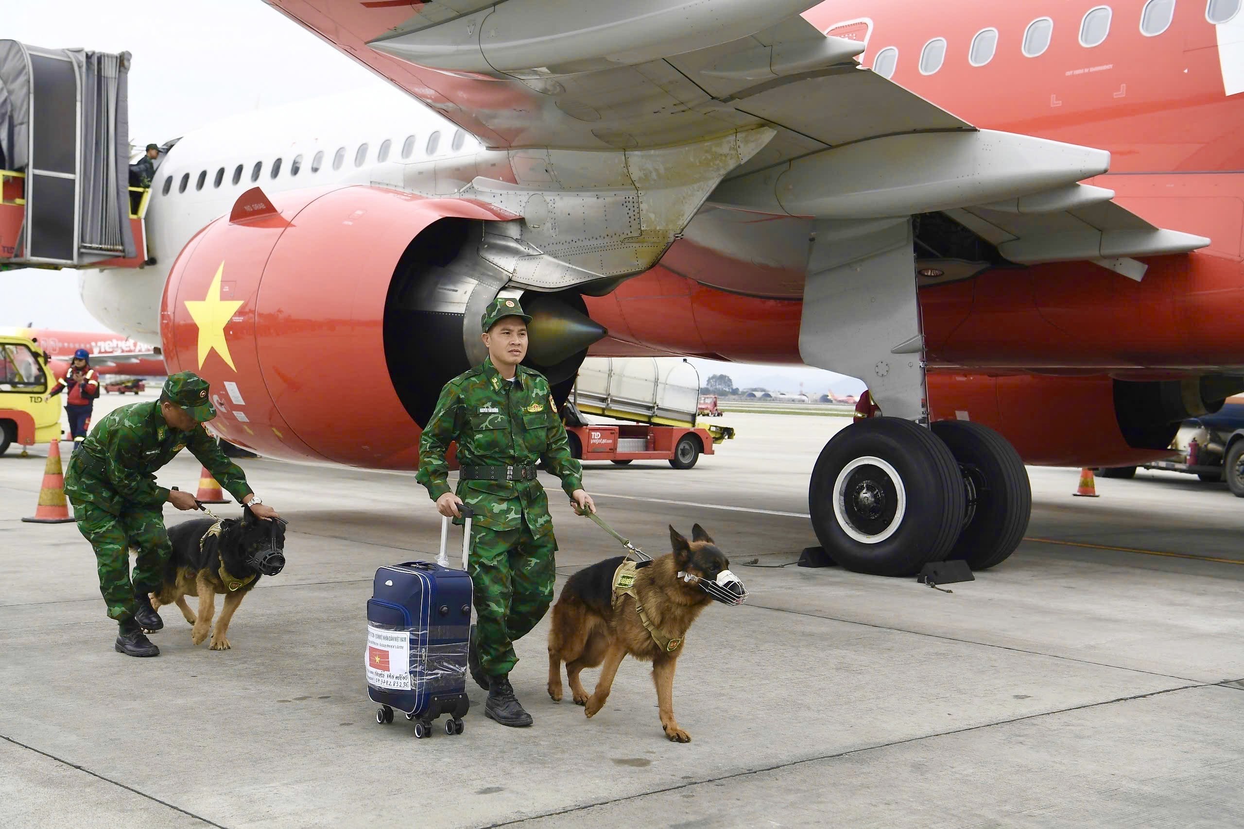 Vietjet đưa đo&agrave;n cứu trợ của Việt Nam sang Myanmar sau động đất- Ảnh 2.