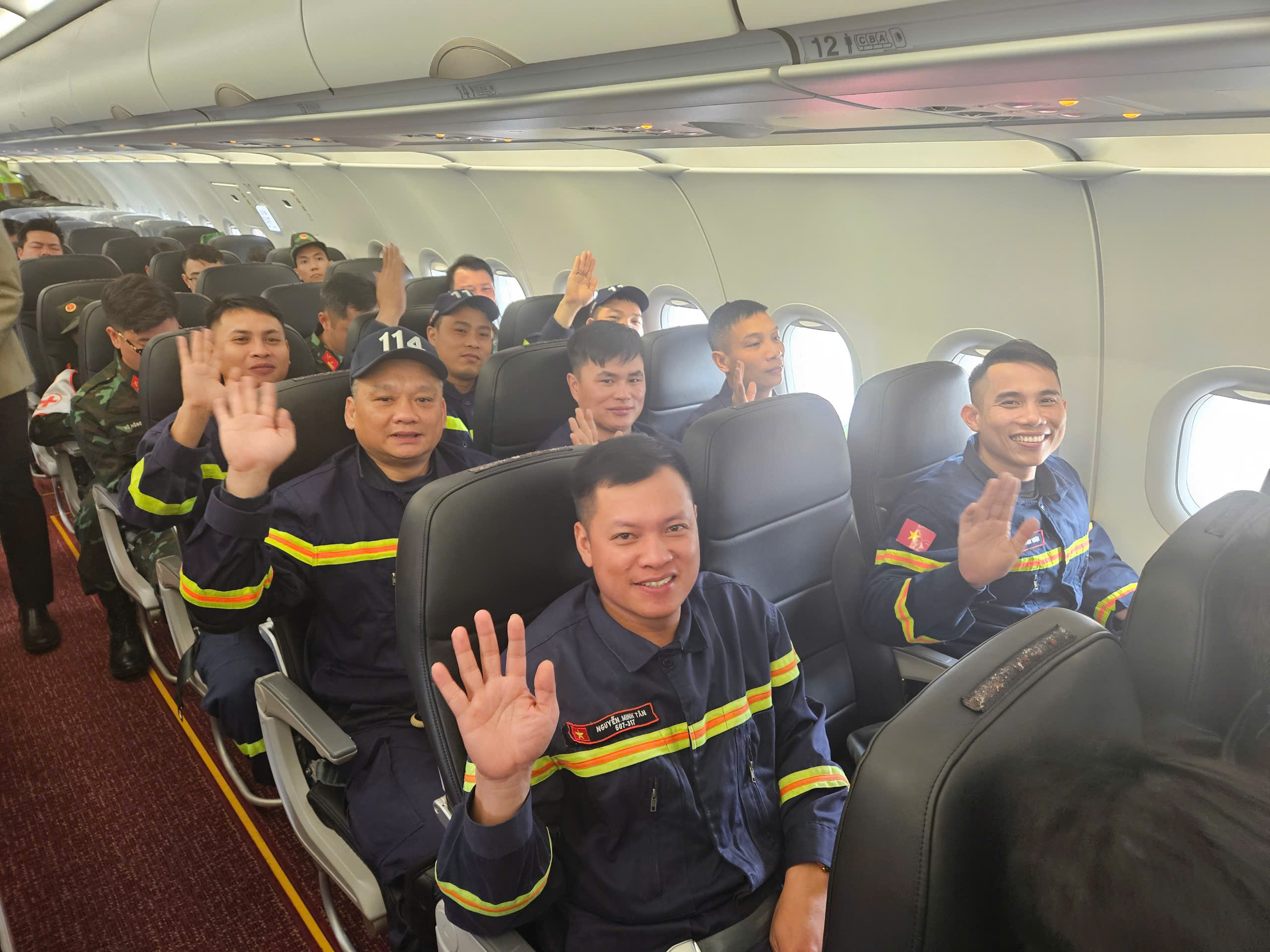 Vietjet đưa đo&agrave;n cứu trợ của Việt Nam sang Myanmar sau động đất- Ảnh 4.