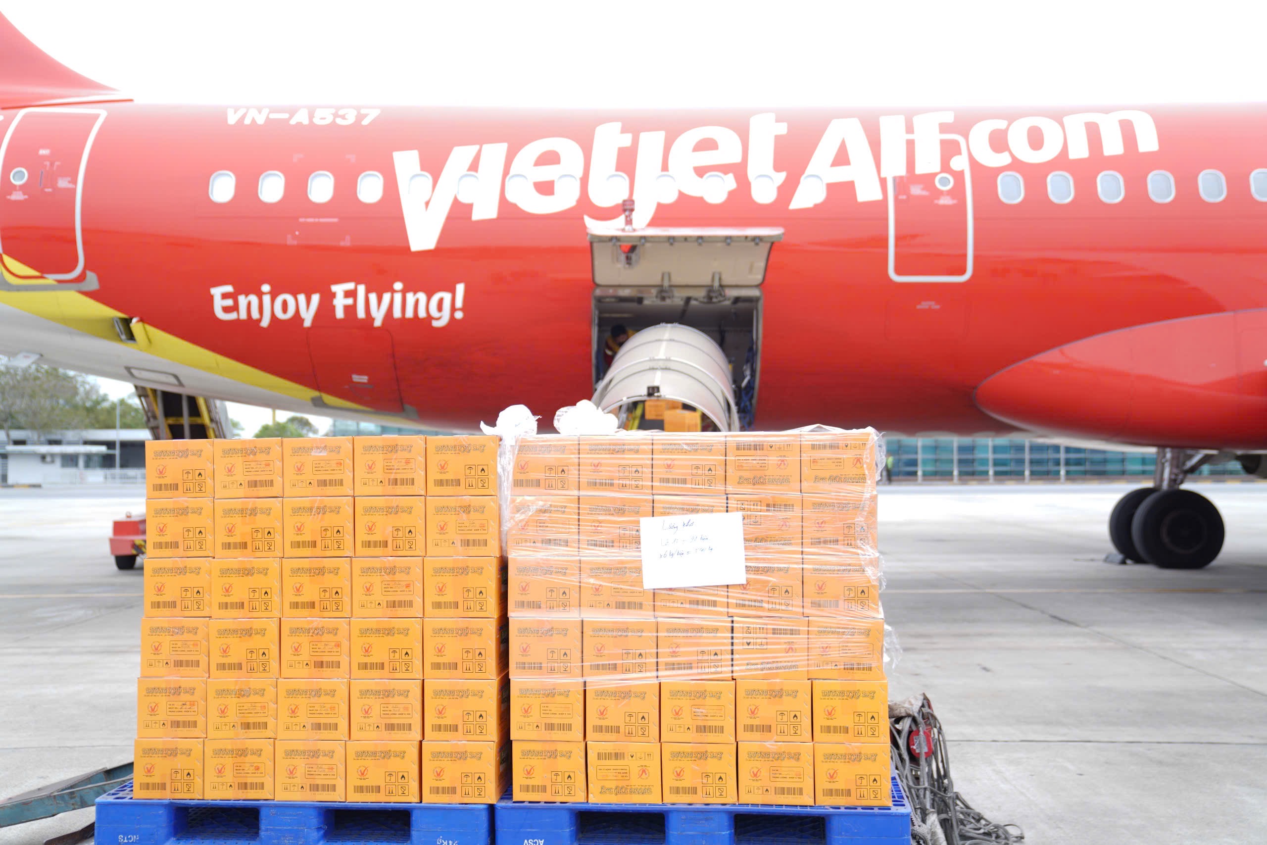 Vietjet đưa đo&agrave;n cứu trợ của Việt Nam sang Myanmar sau động đất- Ảnh 5.