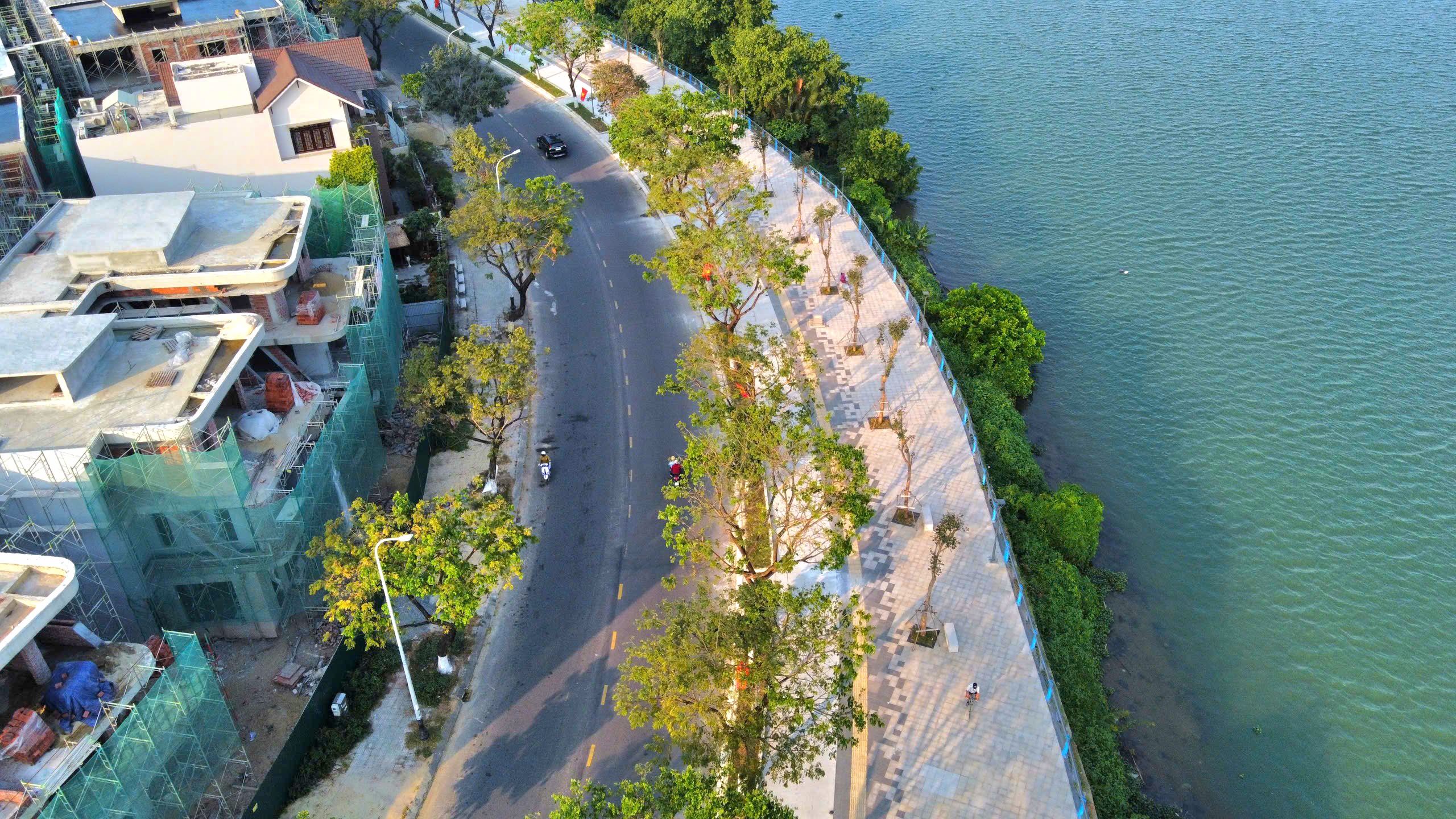 Ngắm vỉa hè đường ven sông ở Đà Nẵng có lối đi riêng cho xe đạp- Ảnh 4. Ngắm vỉa hè đường ven sông ở Đà Nẵng có lối đi riêng cho xe đạp- Ảnh 4.