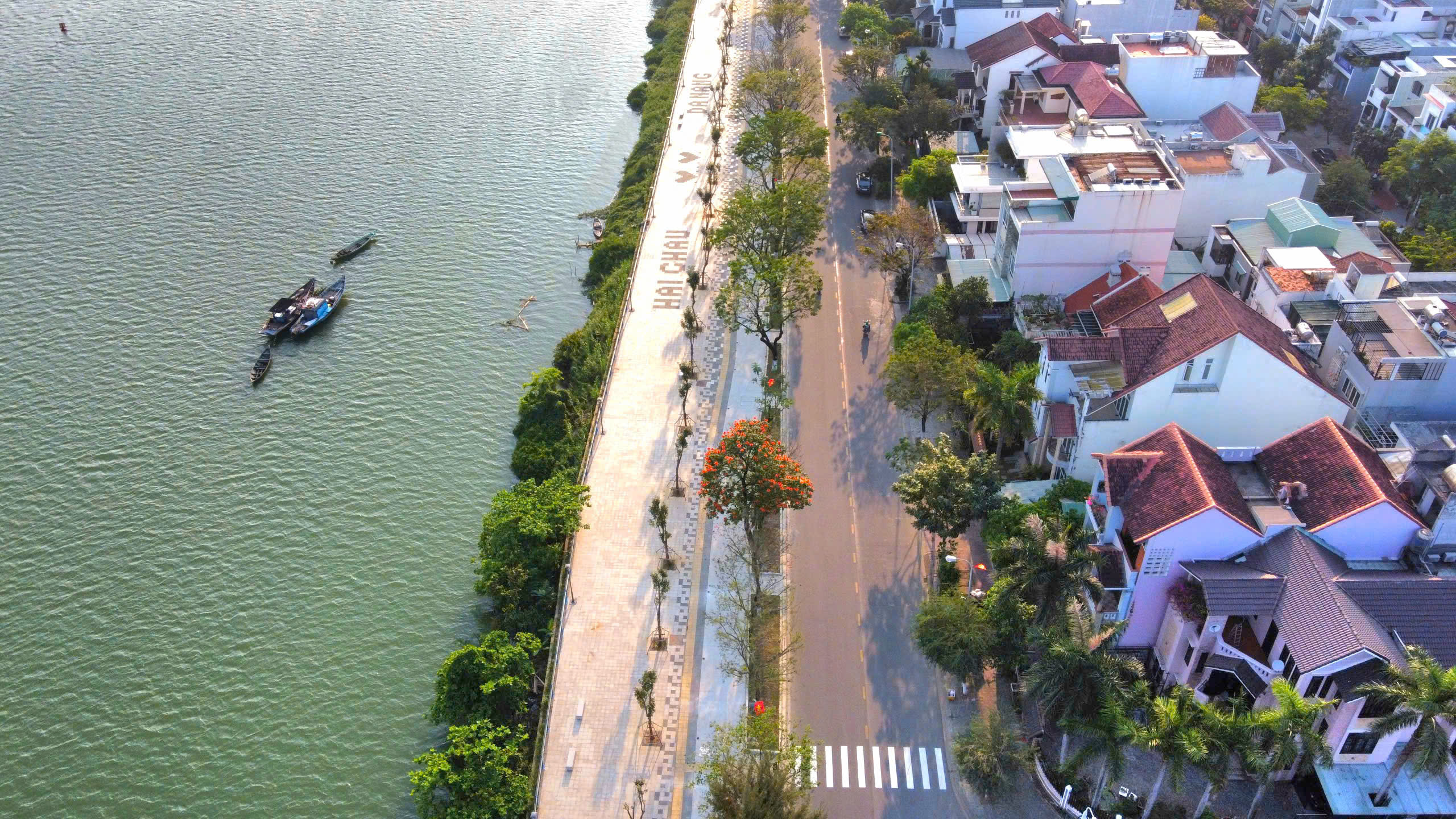 Ngắm vỉa hè đường ven sông ở Đà Nẵng có lối đi riêng cho xe đạp- Ảnh 5. Ngắm vỉa hè đường ven sông ở Đà Nẵng có lối đi riêng cho xe đạp- Ảnh 5.
