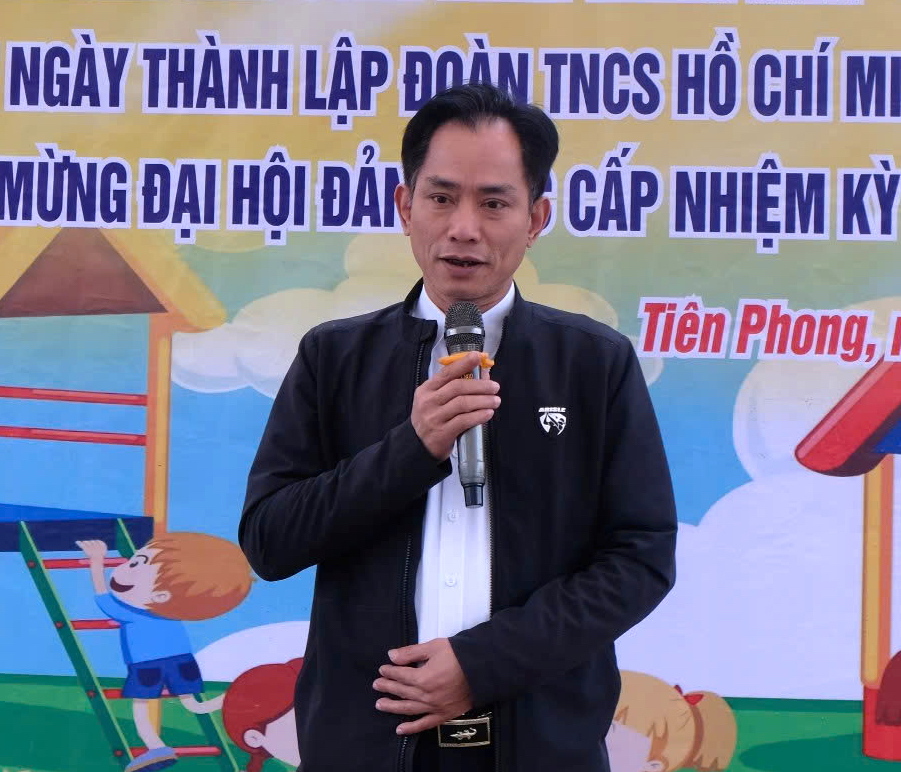 Đo&agrave;n Thanh ni&ecirc;n B&aacute;o X&acirc;y dựng chung tay x&acirc;y dựng s&acirc;n chơi cho trẻ v&ugrave;ng kh&oacute; khăn- Ảnh 4.