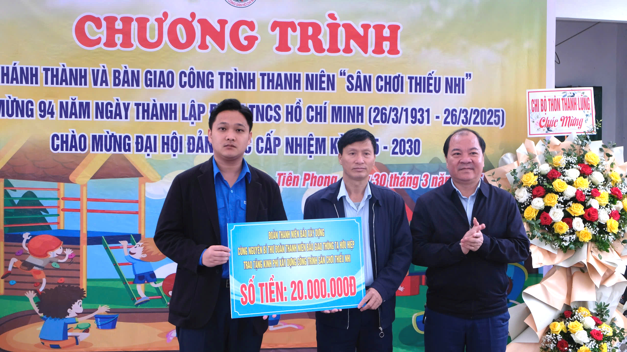 Đo&agrave;n Thanh ni&ecirc;n B&aacute;o X&acirc;y dựng chung tay x&acirc;y dựng s&acirc;n chơi cho trẻ v&ugrave;ng kh&oacute; khăn- Ảnh 5.