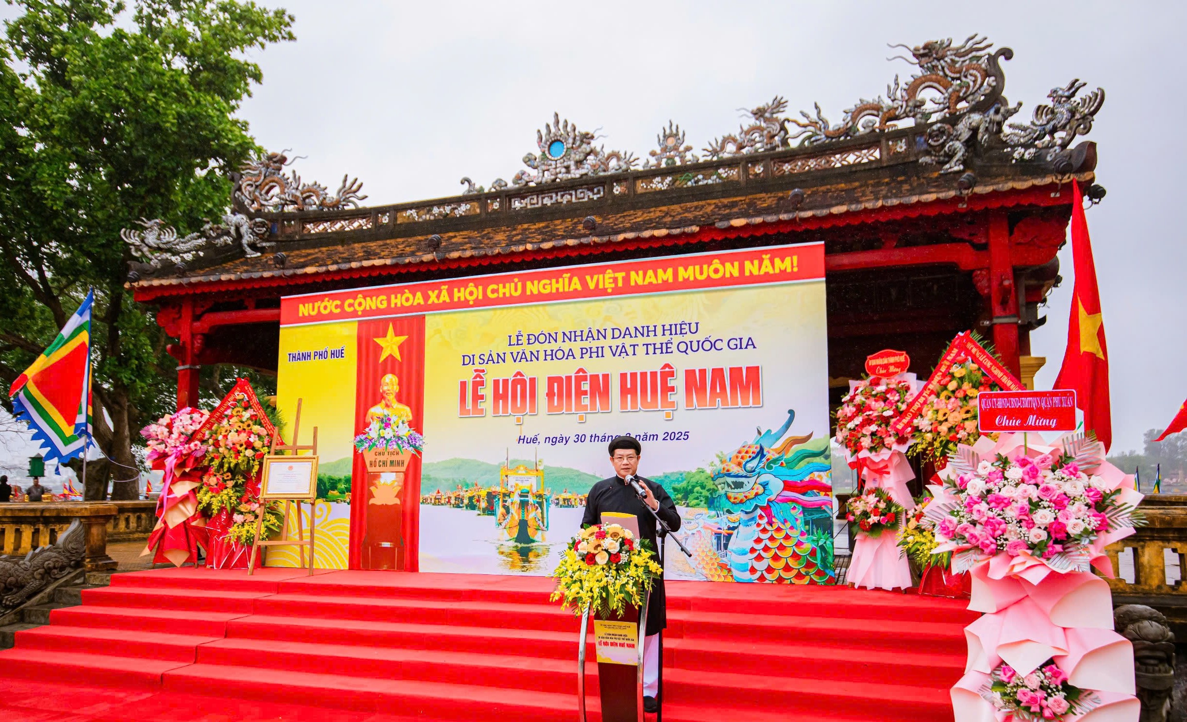 Huế đ&oacute;n nhận danh hiệu Di sản văn h&oacute;a phi vật thể quốc gia lễ hội điện Huệ Nam- Ảnh 3.