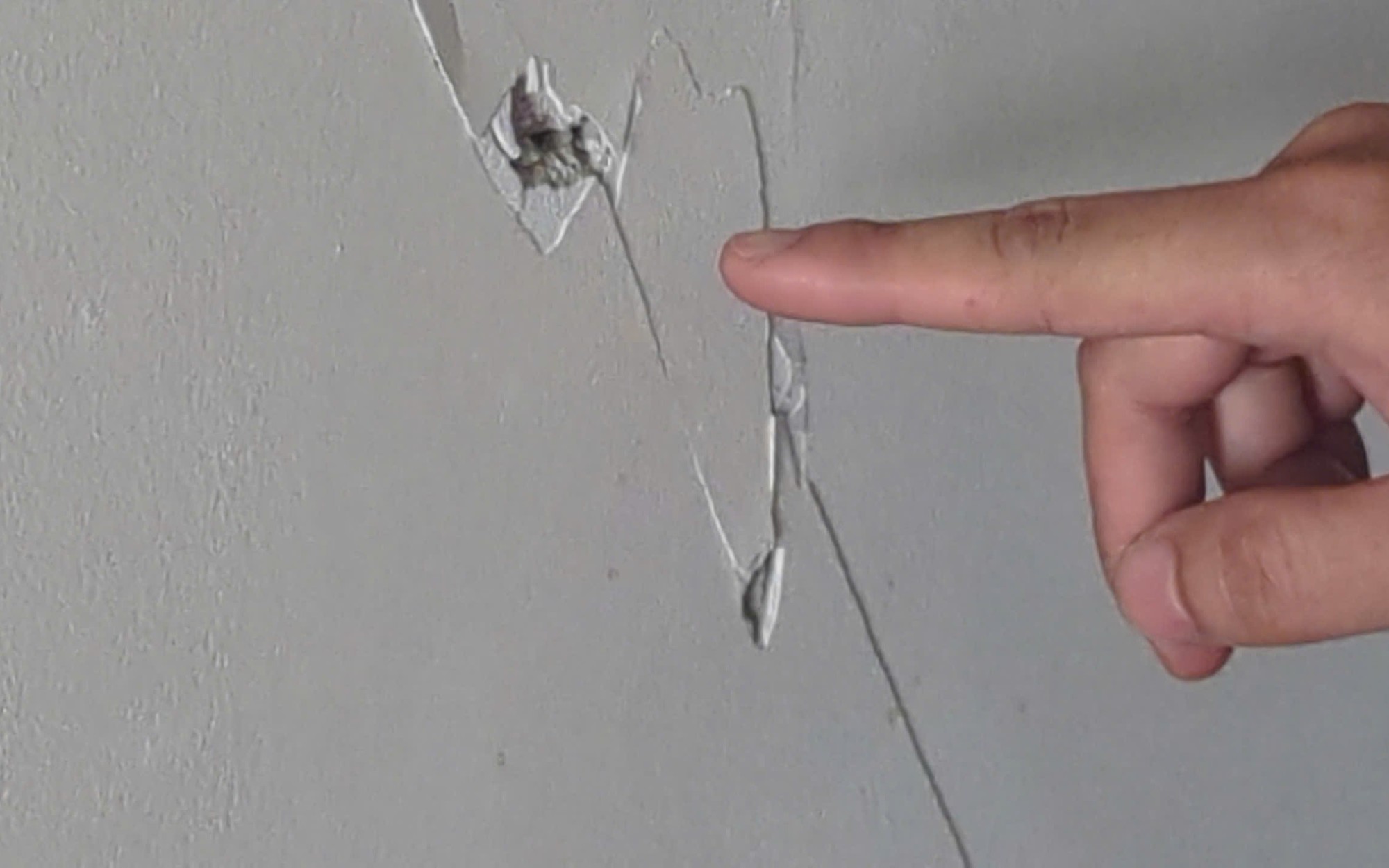 H&agrave;ng trăm căn hộ chung cư ở TP.HCM nứt tường sau dư chấn động đất: Chuy&ecirc;n gia n&oacute;i g&igrave;?