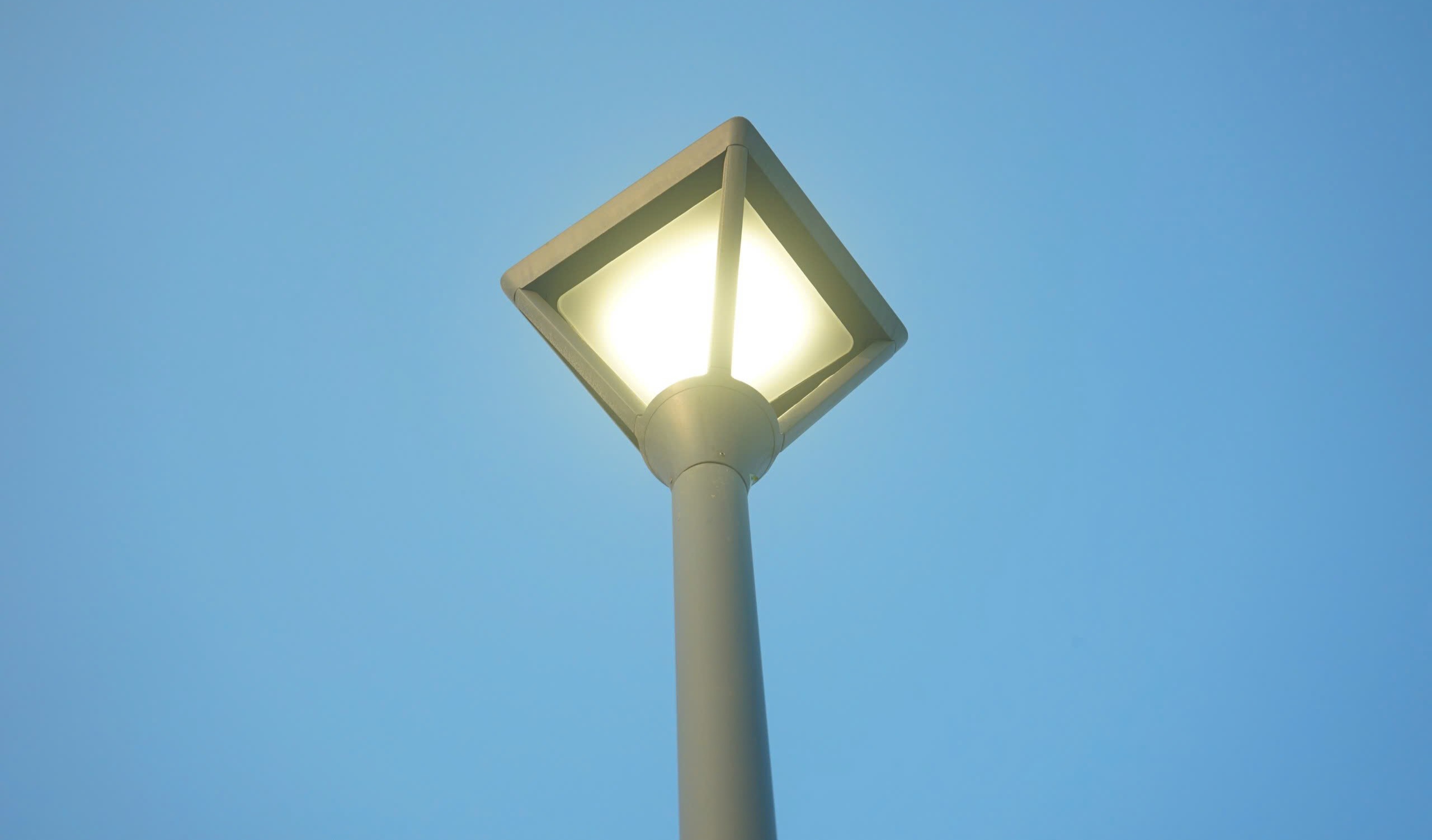 Ngắm vỉa hè đường ven sông ở Đà Nẵng có lối đi riêng cho xe đạp- Ảnh 11. Ngắm vỉa hè đường ven sông ở Đà Nẵng có lối đi riêng cho xe đạp- Ảnh 11.