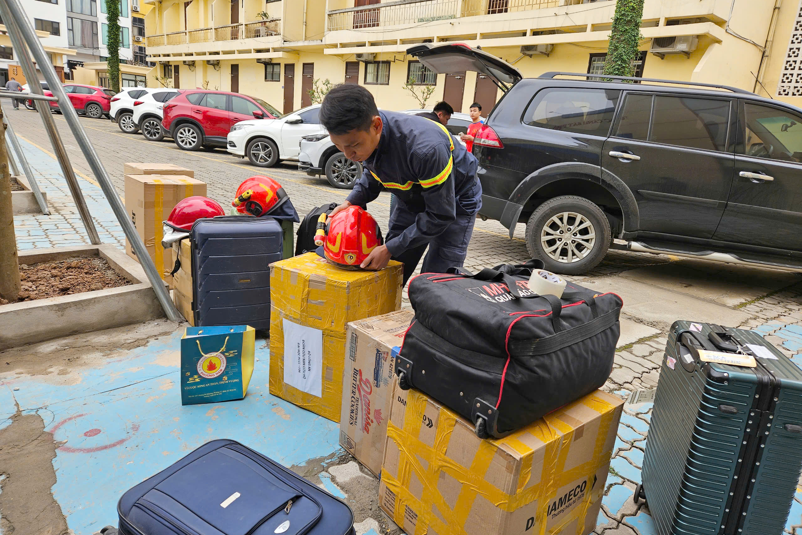 Bộ C&ocirc;ng an cử đo&agrave;n cứu hộ sang Myanmar hỗ trợ khắc phục hậu quả động đất- Ảnh 2.