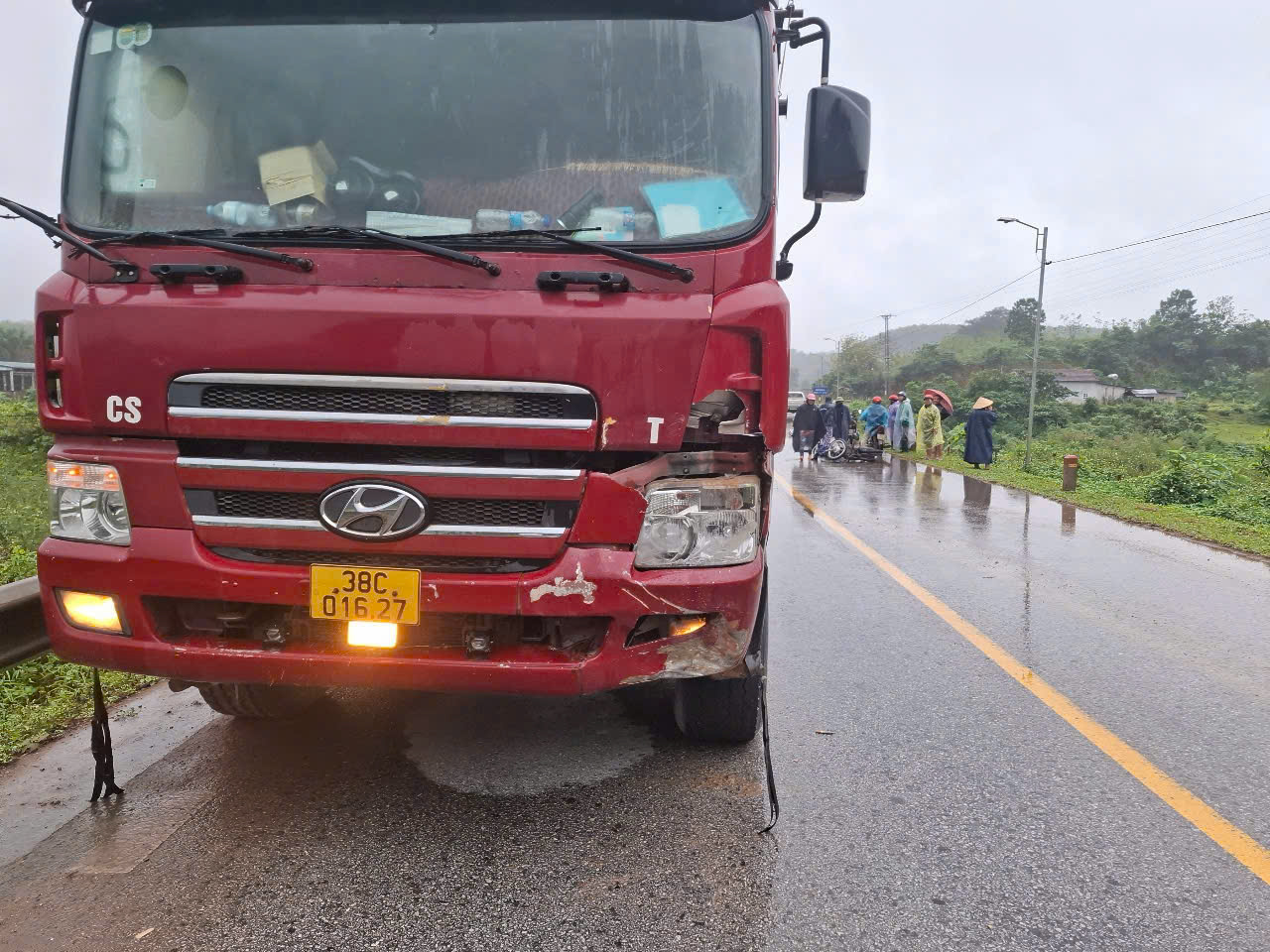 Va chạm với ô tô tải, 1 học sinh tử vong- Ảnh 1. Va chạm với ô tô tải, 1 học sinh tử vong- Ảnh 1.