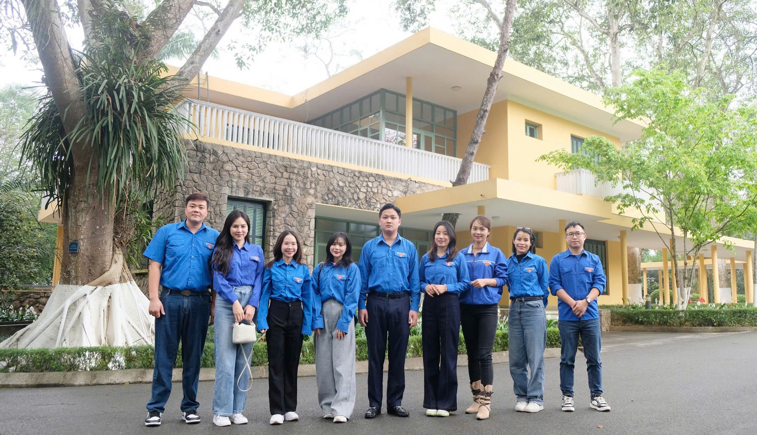 Đo&agrave;n Thanh ni&ecirc;n B&aacute;o X&acirc;y dựng chung tay x&acirc;y dựng s&acirc;n chơi cho trẻ v&ugrave;ng kh&oacute; khăn- Ảnh 10.