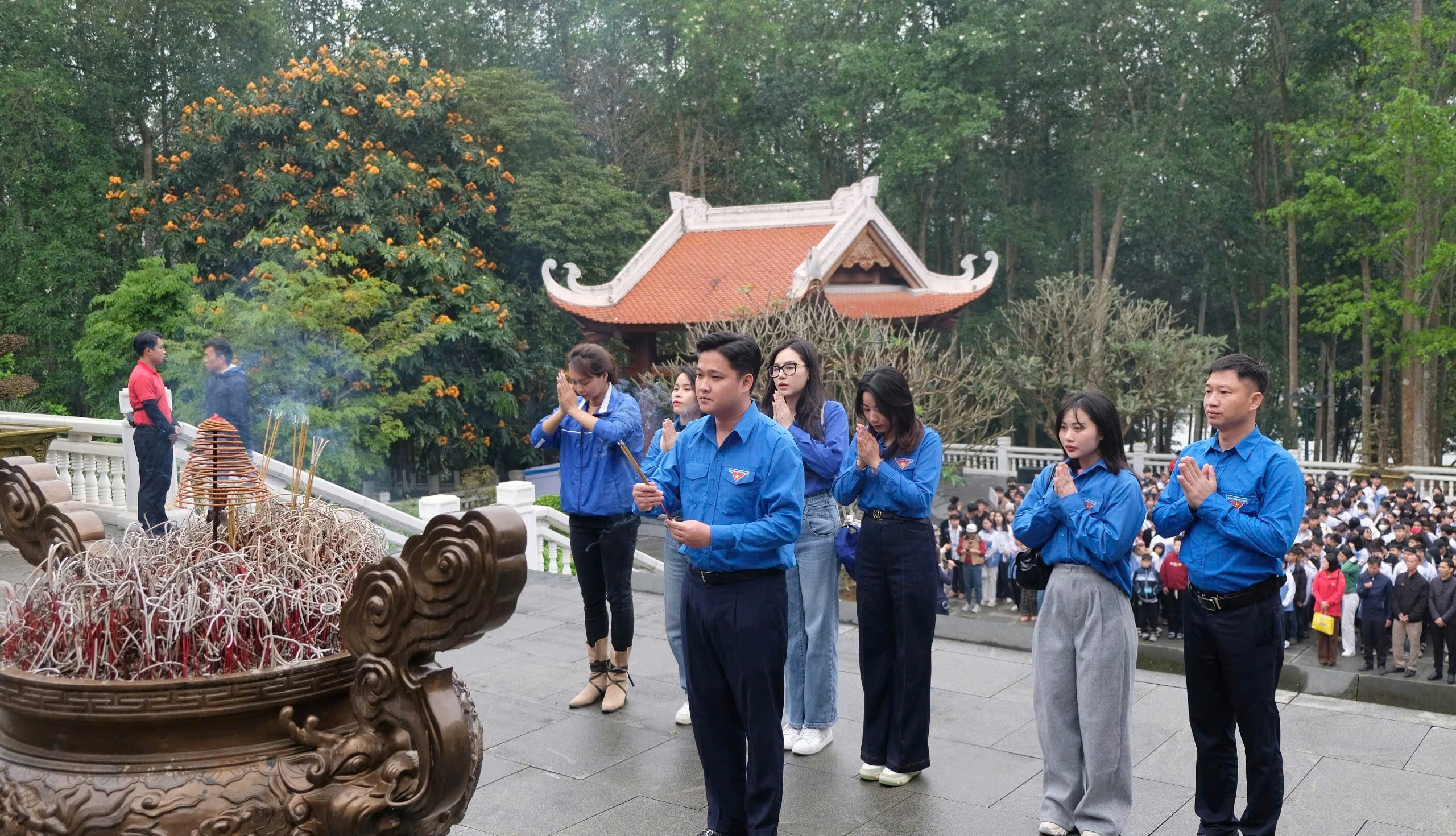 Đo&agrave;n Thanh ni&ecirc;n B&aacute;o X&acirc;y dựng chung tay x&acirc;y dựng s&acirc;n chơi cho trẻ v&ugrave;ng kh&oacute; khăn- Ảnh 9.