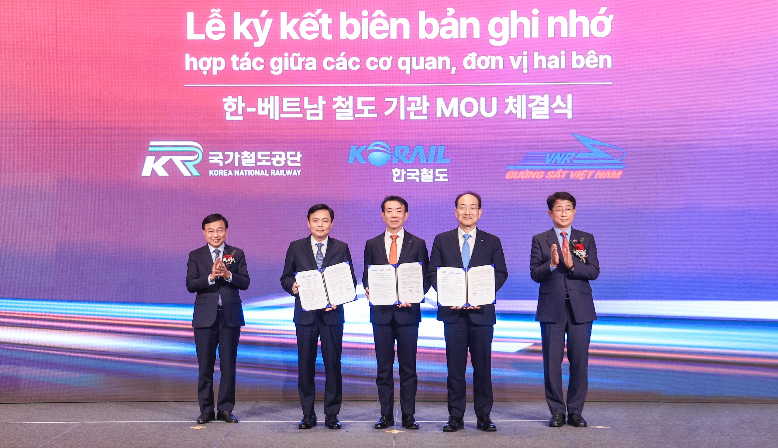 K&yacute; kết bi&ecirc;n bản ghi nhớ, hợp t&aacute;c ph&aacute;t triển đường sắt Việt Nam - H&agrave;n Quốc- Ảnh 4.