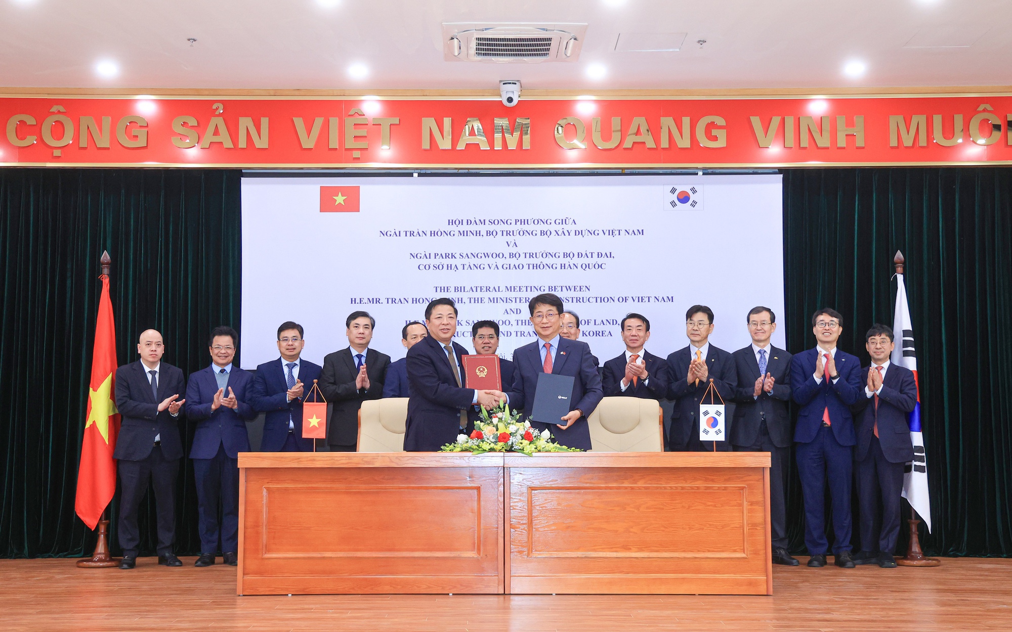 H&agrave;n Quốc sẵn s&agrave;ng hỗ trợ Việt Nam l&agrave;m chủ c&ocirc;ng nghệ đường sắt tốc độ cao