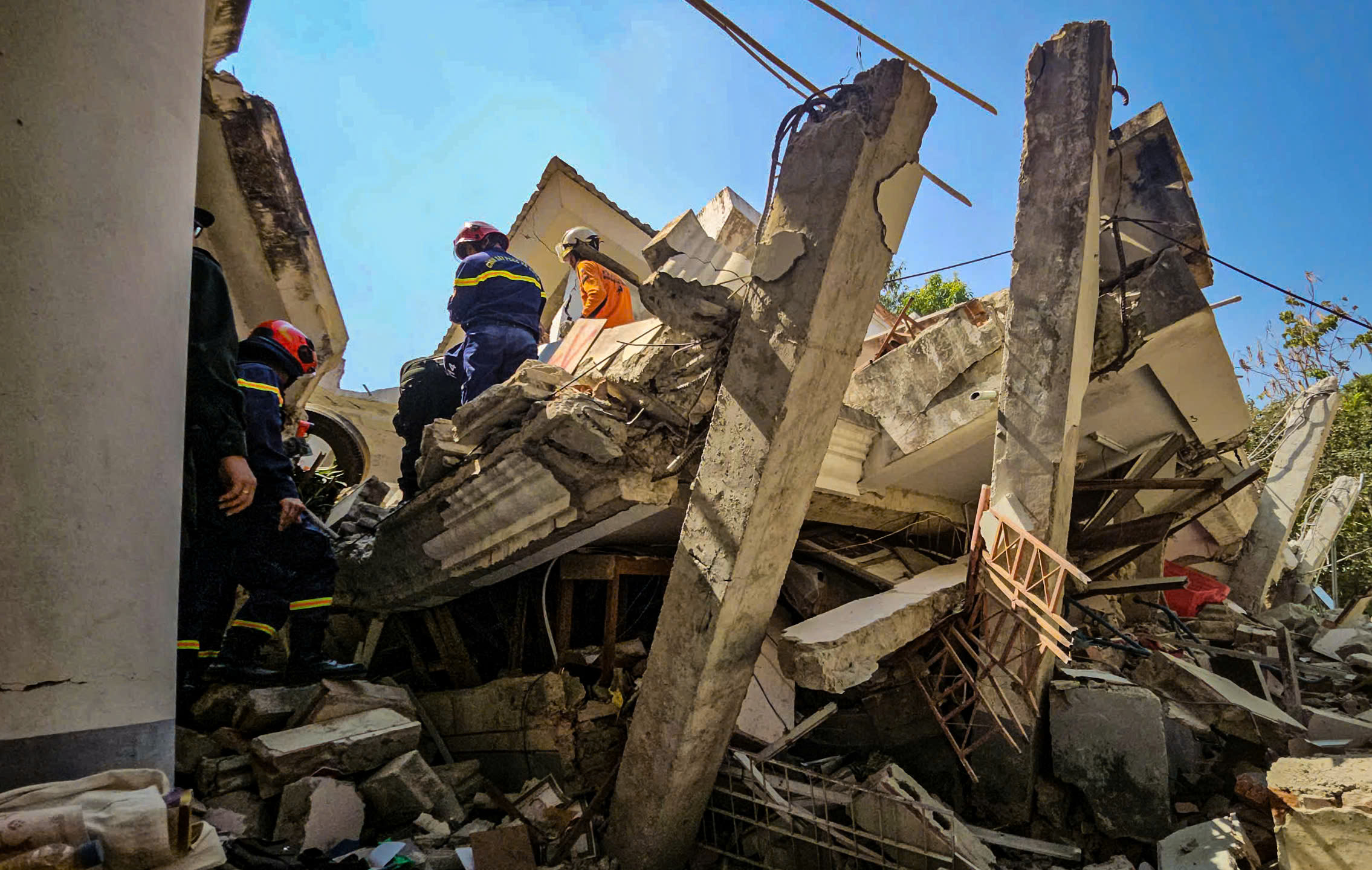 Cứu hộ Việt Nam sử dụng radar qu&eacute;t xuy&ecirc;n tường t&igrave;m nạn nh&acirc;n động đất ở Myanmar- Ảnh 4.