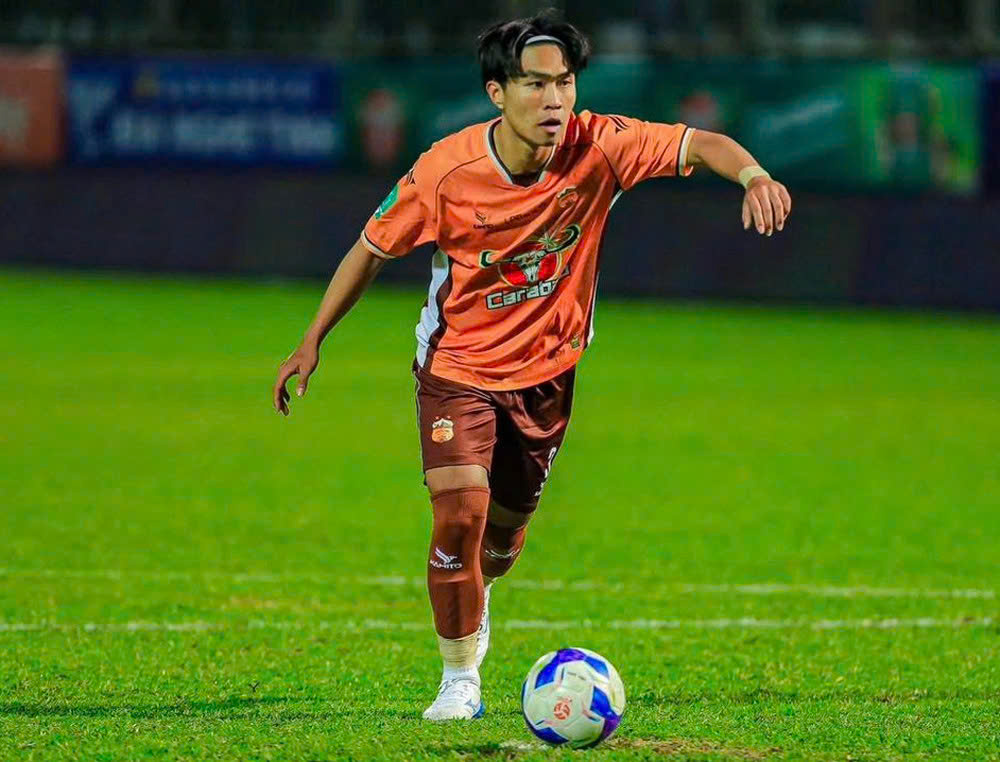 Bất ngờ với l&yacute; do khiến t&acirc;n binh tuyển Việt Nam d&iacute;nh chấn thương nặng- Ảnh 1.