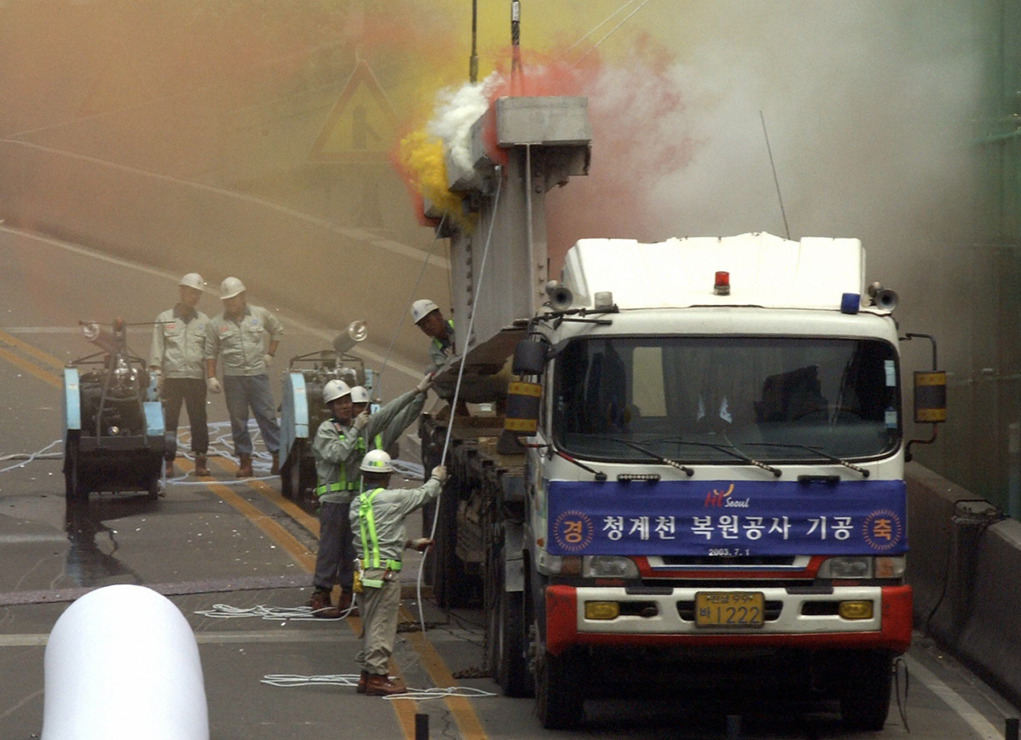 Chuyện ph&aacute; cao tốc, hồi sinh d&ograve;ng suối giữa Seoul- Ảnh 1.