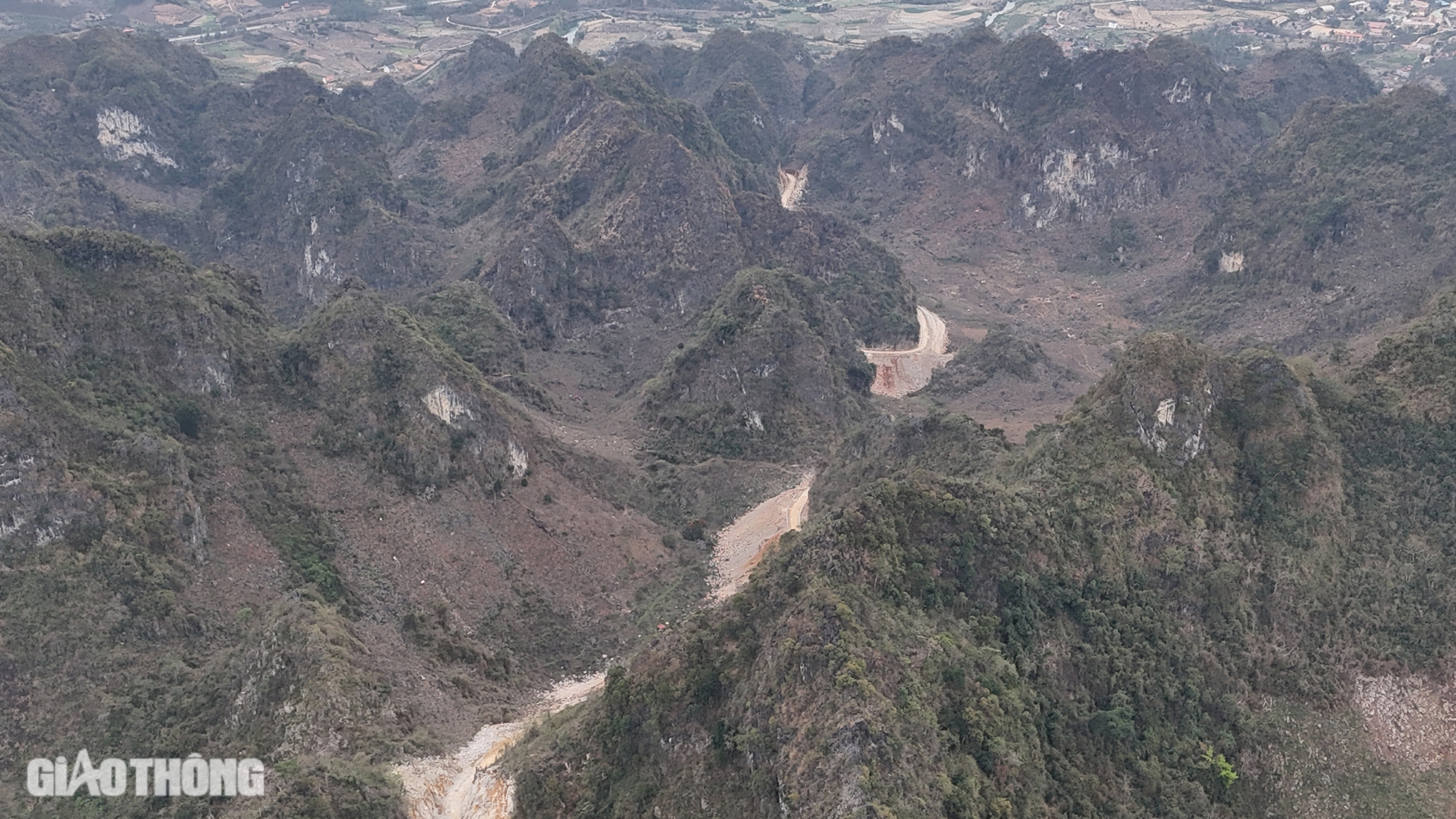 Cận cảnh tuyến đường xuy&ecirc;n n&uacute;i đ&aacute;, ph&aacute; thế độc đạo v&agrave;o v&ugrave;ng na ở Lạng Sơn- Ảnh 6.